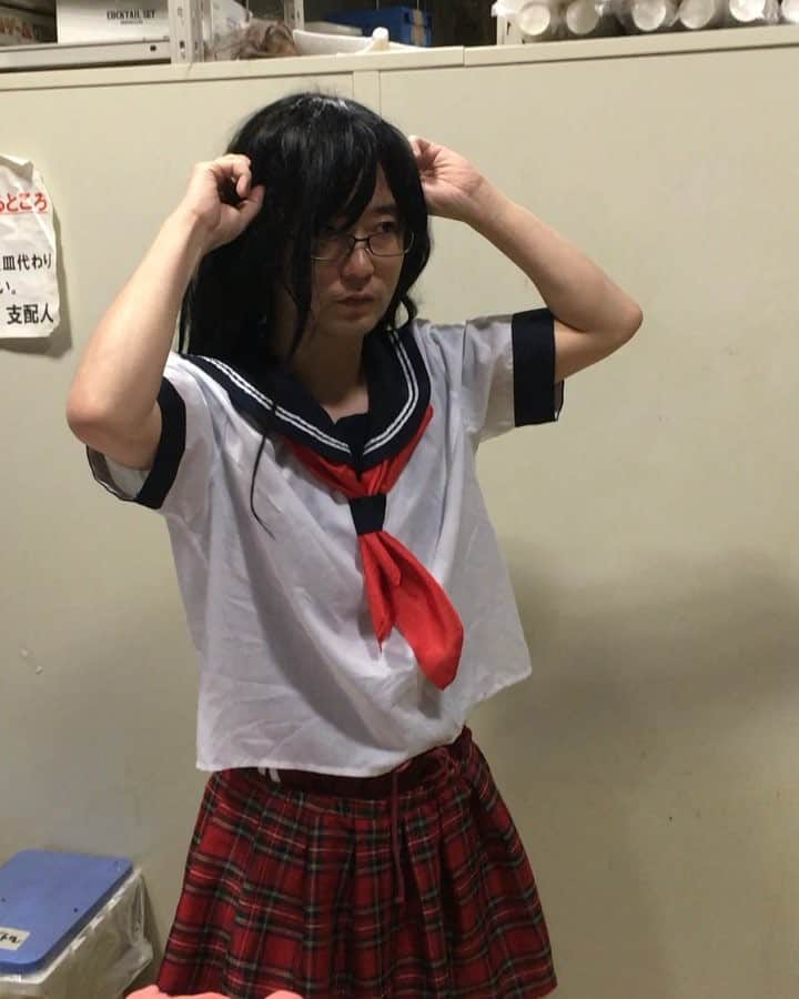 田畑祐一のインスタグラム：「藤本のコントの準備。思ってもみない藤本の真剣さに心打たれました。 #新キャラ万博#田畑藤本#藤本#コント」