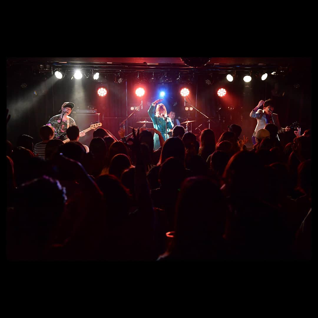 のインスタグラム：「... . . . あやつるぽん！とあやつるーズ 次のライブ出演は ⚫️4/5 vol.5 supported by NANIWAdelic 場所  心斎橋VARON 開演  19:30 前￥2000 当￥2500 [act] あやつるぽん！とあやつるーズ / LOCANDA / こーた ⚫️4/17 ダイアフラム 場所  OSAKA MUSE 開演  19:30 出演  mini Qhoir / 岩井 映樹 / あやつるぽん！とあやつるーズ / and more 前¥2,300 当¥2,800 . . . #バンド #よしもと #ナニデリ #あやつるーズ」