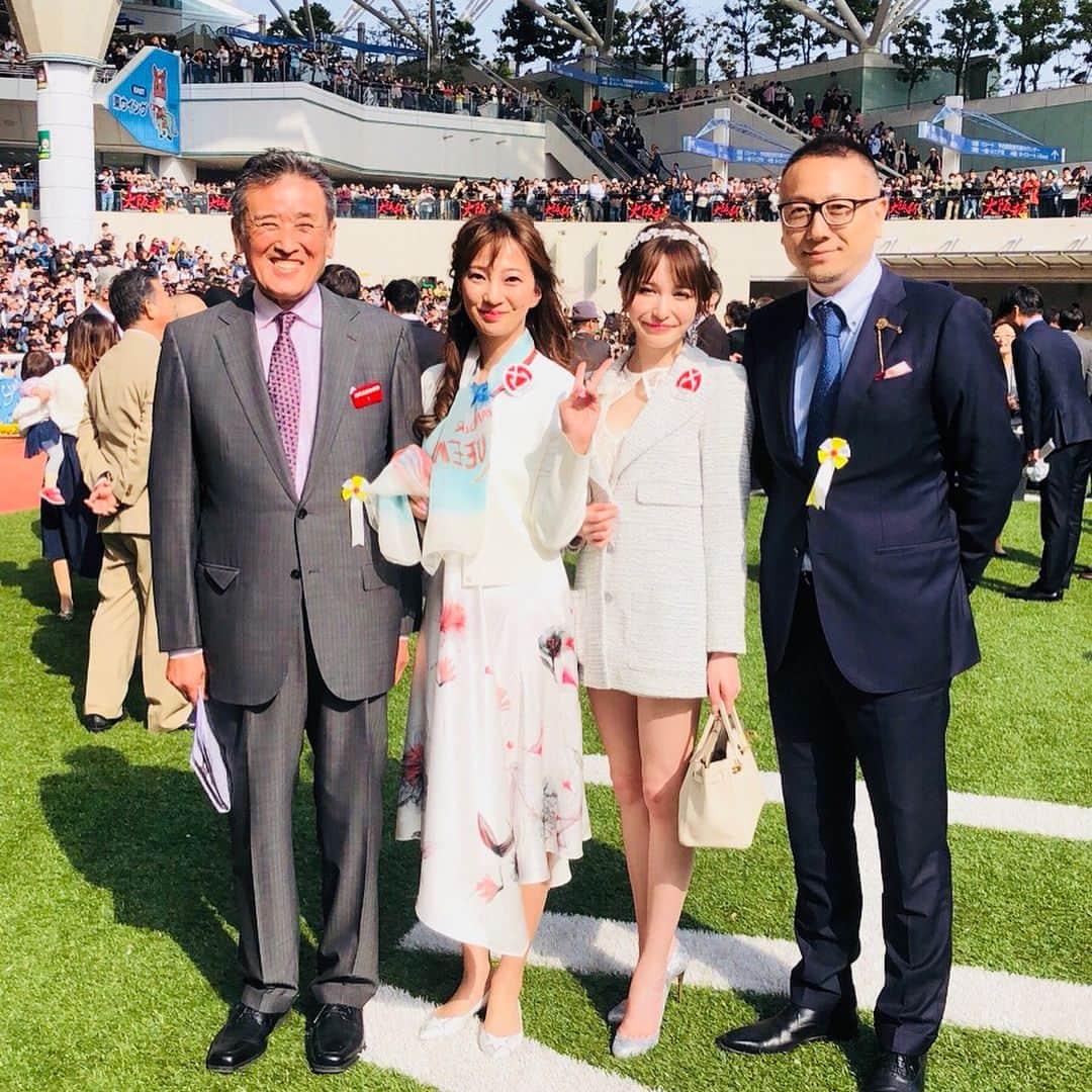 のインスタグラム：「G1 Horse racing  #大阪 #阪神競馬場 #馬 #horse #horseracing #japan #g1 #win #藤井リナ #lenafujii #fujiilena #藤井莉娜 #green #chanel #birkin #bbf」