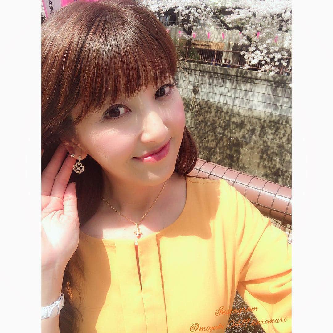 のインスタグラム：「🍀🍀🍀 ・ 日曜日(^ー^)お疲れ様でしたぁ〜♪ ・ 最近ꫛꫀꪝin した#ピアス ✨✨ ずっと探してた👀✨ 幸せの象徴#四つ葉のクローバー🍀*゜ ・ 高級インポートアクセサリーなのに とってもリーズナブルなのぉぉ😍💕💕 ・ 早速お花見に着けて行ったよｯｯ🌸🌸🌸 ・ ・ ☟☟良かったら✔✔✔してね💗 @bijouderay  @angelpeach080808 ・ ・ ・ #angelpeach#アクセサリー#accessory#リング#ring#イヤリング#指輪#インポート#セレクトショップ#イミテーション#アクセサリーショップ#人工ダイヤモンド#ジュエリー#jewelry#pierce#桜#さくら#サクラ#チェリーブロッサム #中目黒#目黒川#お花見#ファッション#コーデ#お洒落#お洒落さんと繋がりたい #インフルエンサー ・ ・ @言う間に4月#卯月 新年度の始まり👏🏻💕✨ お陰様で忙しくも充実した日々を 送っています😌🍀 ・ なかなかコミュ取れなくて ごめんなさい🙇🏼🙏✨ ・ 4月も宜しくお願いします🙏❤ ・ 見て下さった方 (*´︶`*)♡Thanks!❤」
