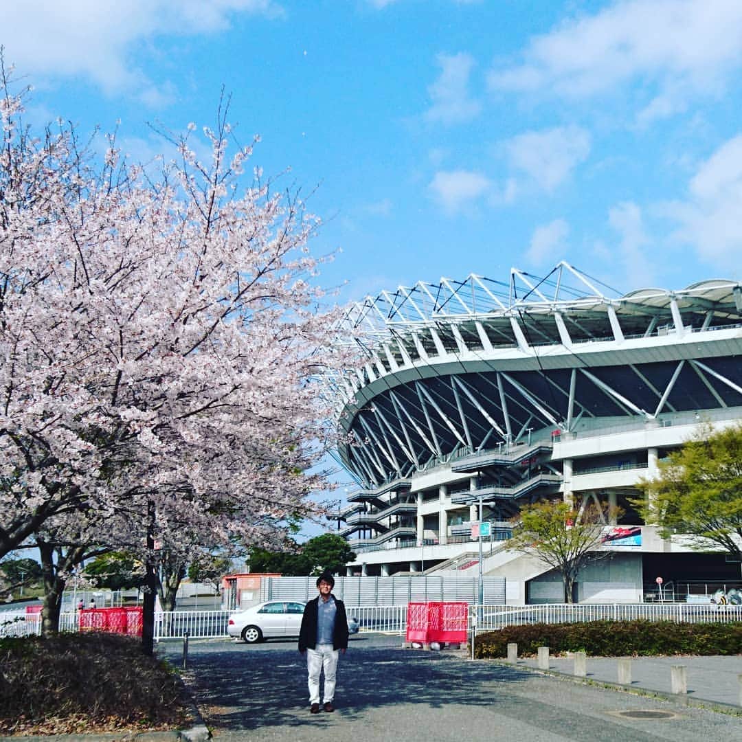 のインスタグラム：「桜と私と鹿島サッカースタジアム🌸🚹⚽」