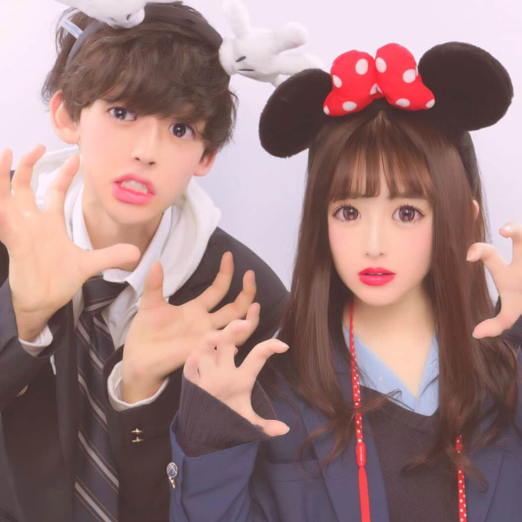 青木菜花のインスタグラム：「. . ディズニーランド🐭🏰❤️ 2枚目の謎の桃、、笑笑 かじくんがやったよ笑  とっても楽しかった🌼🌈 遠距離頑張ろうね！ . . #ディズニー #ディズニーランド #プリント倶楽部 #恋ステ #恋する週末ホームステイ #大阪 #東京 #なのか #かじくん #なのかじ #instagood #l4l #followme」