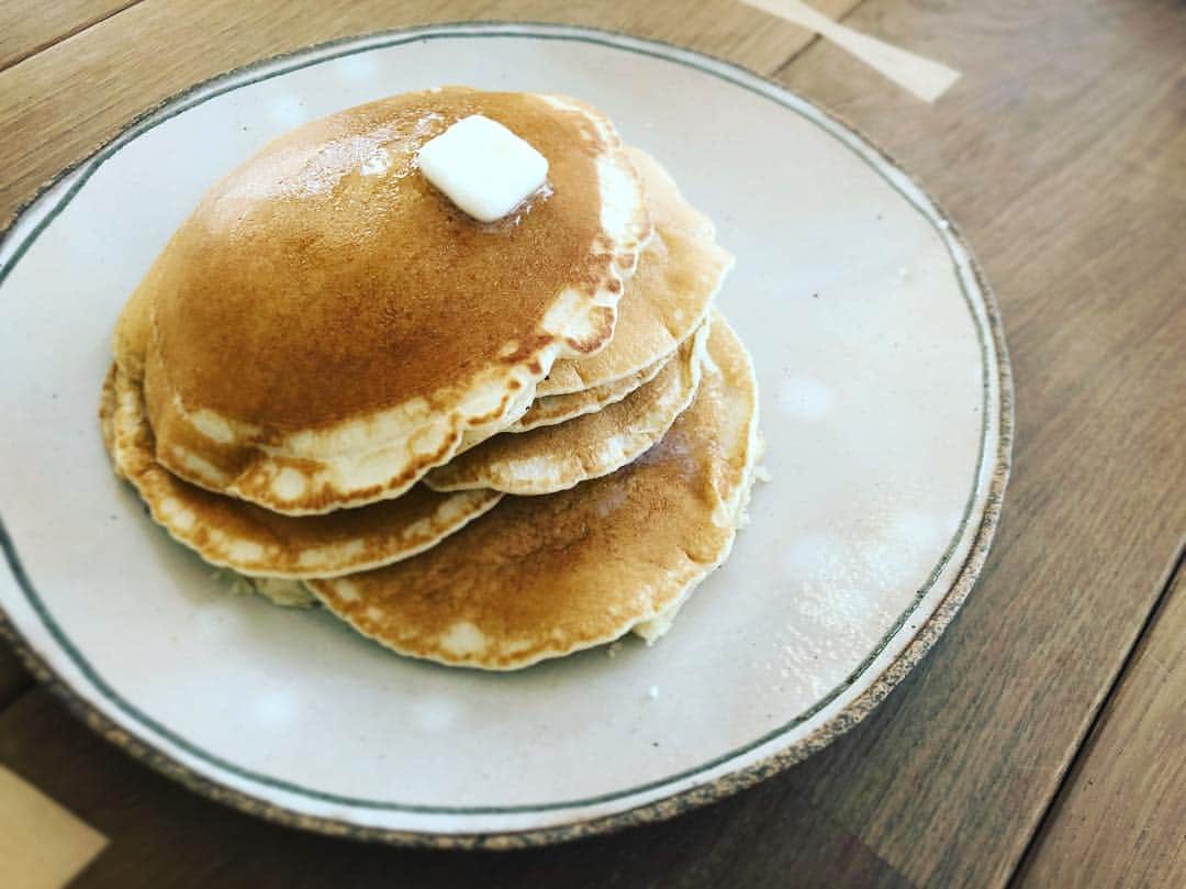 水川あさみのインスタグラム：「森矢のラジオ聴きながらパンケーキ焼いたら焼きすぎてもうた🥞毎週日曜の12時の楽しみができた。やっほい。」