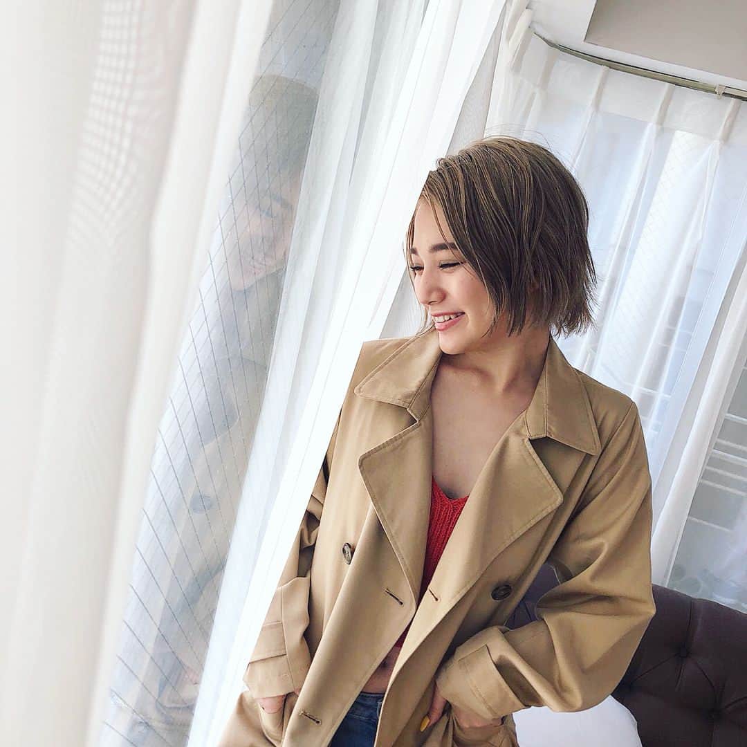 浪花ほのかのインスタグラム：「かーてん、、別版😁💗 #撮影 #カーテン #ホーム #トレンチコート #ショートカット #ボブ #モデル #撮影 #Popteen #JK #高校生」