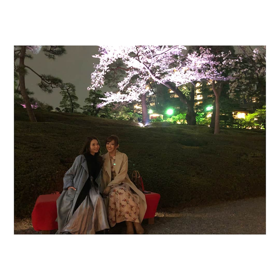 村田莉さんのインスタグラム写真 - (村田莉Instagram)「どうしても桜が見たいと @amikikuchi0905 が言うのでわざわざ来ました🌸🌝（笑） . #夜桜もいいね #SAKURA #TOKYO #まわりカップルだらけだったよ」4月1日 20時39分 - murata_mari