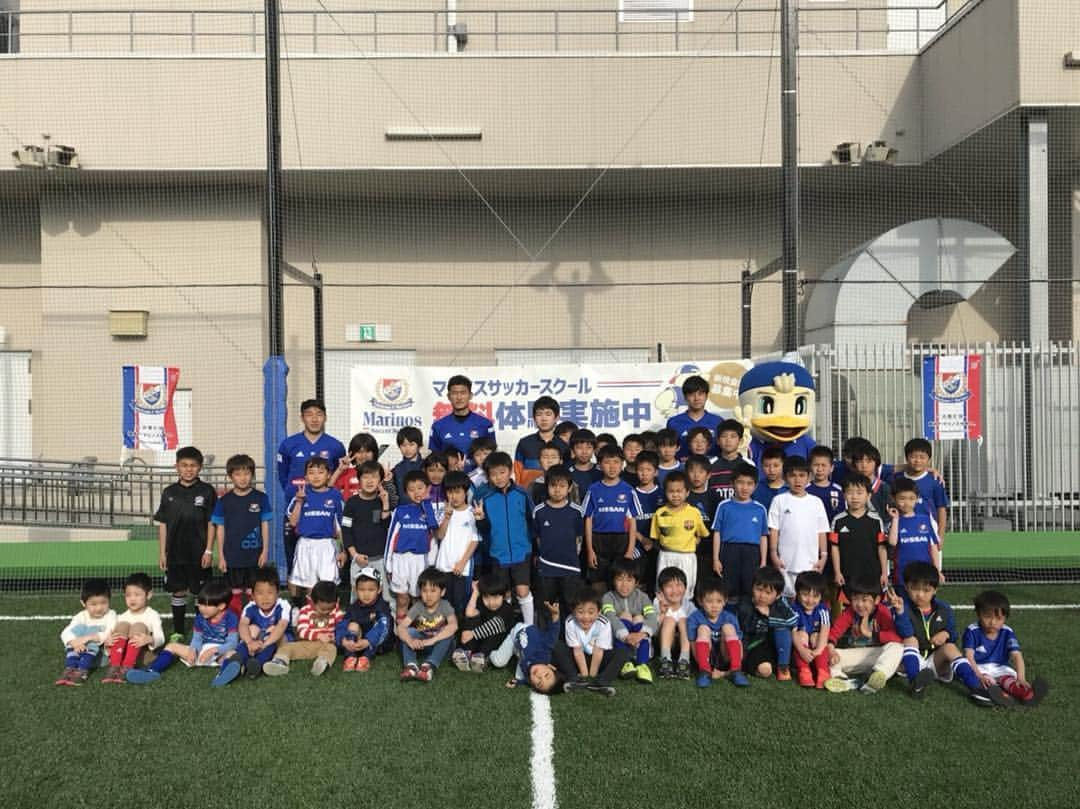 西山大雅さんのインスタグラム写真 - (西山大雅Instagram)「. マリノスサッカースクール京急上大岡校オープンイベントに参加させていただきました 夢中にボールを追う姿を見てサッカーの楽しさを再認識させられました それを忘れずもっと頑張ります💪 #技術の低さがバレた #ボールロスト多め #頑張らなければ」4月1日 20時53分 - n_taiga0824