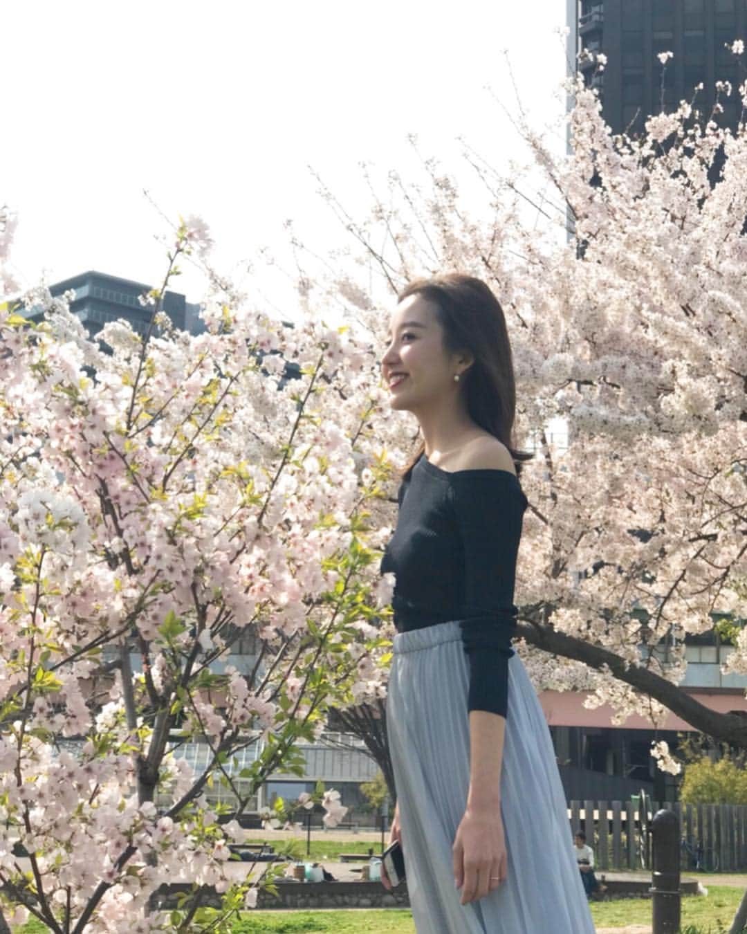 のインスタグラム：「. . お花見🌸🌸🌸 . 間に合ってよかった❤️ . #お花見#お花見日和#神戸#kobe」
