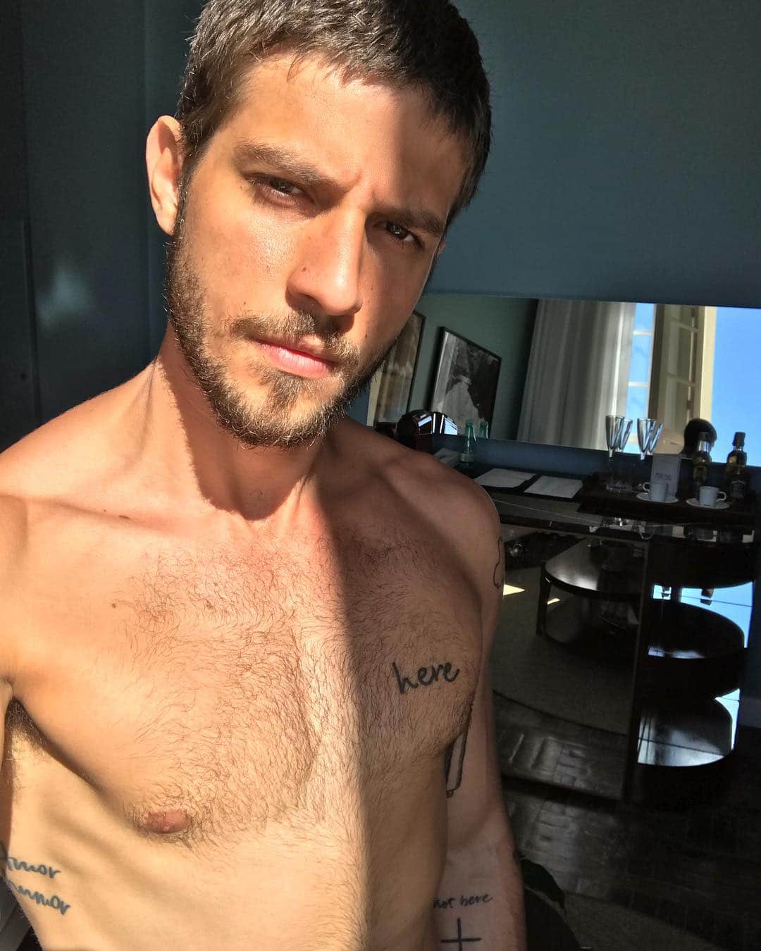 Chay Suedeのインスタグラム：「bom dia, Salvador :)」