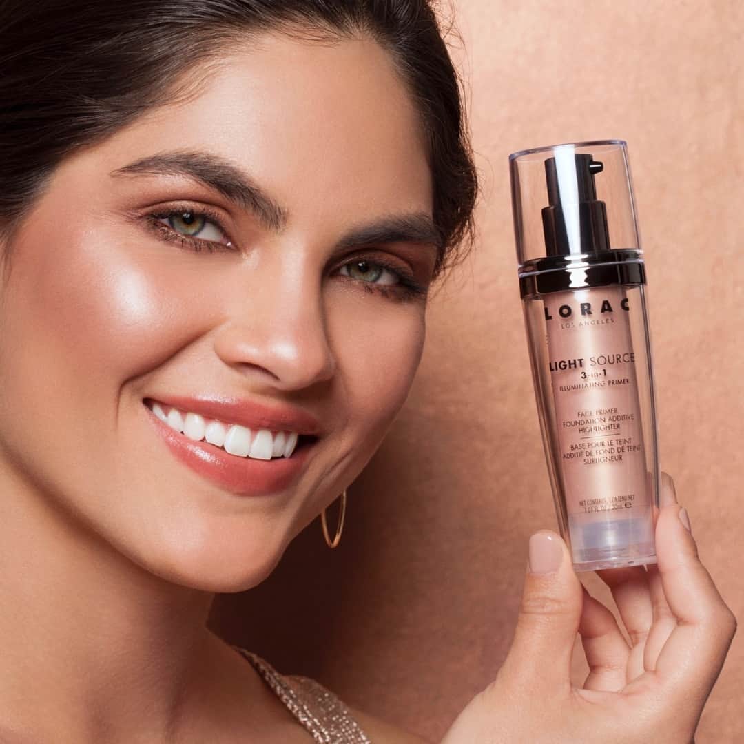 LORACさんのインスタグラム写真 - (LORACInstagram)「Oh my glow! The new Light Source Illuminating Primer in Daybreak is the secret to a luminous rose gold complexion and launches on our NEW website this Wednesday #LORACcosmetics  ____________________________ #makeupjunkie #newmakeup #glowingskin #rosegoldmakeup #illuminator #facemakeup #primer」4月2日 7時13分 - loraccosmetics