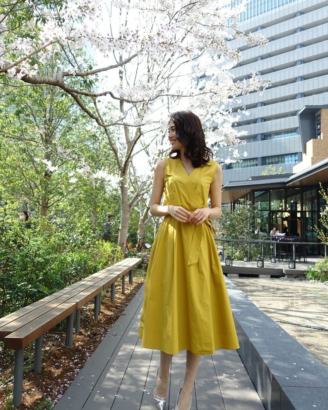 土屋ひかるさんのインスタグラム写真 - (土屋ひかるInstagram)「#DHCキレイを磨くエクストリームbeauty 後に、スタジオ前の桜🌸が満開だったので伊倉ちゃんに撮ってもらいました🙋‍♀️✨ #DHC #andemiu  #アンデミュウ #andemiu_official」4月2日 8時14分 - hikaruuuuu15
