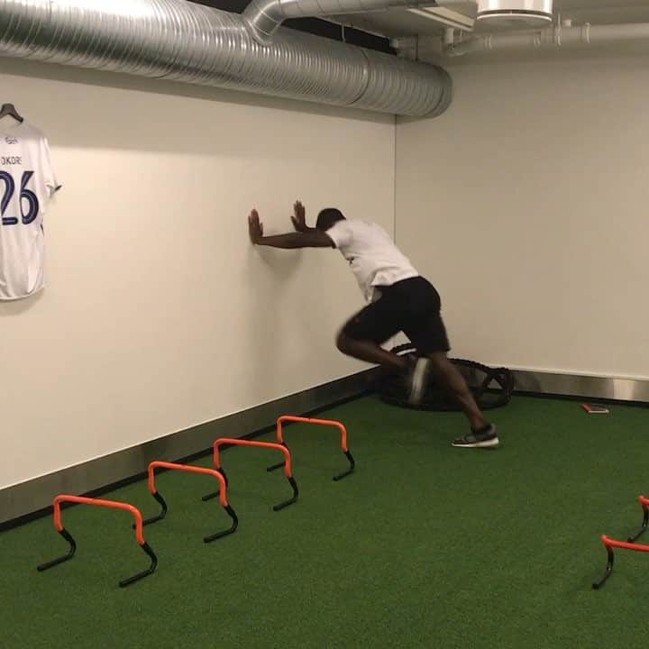 ヨレス・オコレのインスタグラム：「Slow feet don’t eat., guess I’m still hungry! working on my craft with @espm_cph @princejr_espm @mansarayjr_espm #Jo5 #Aab #blessed #hardwork #striveforgreatness」