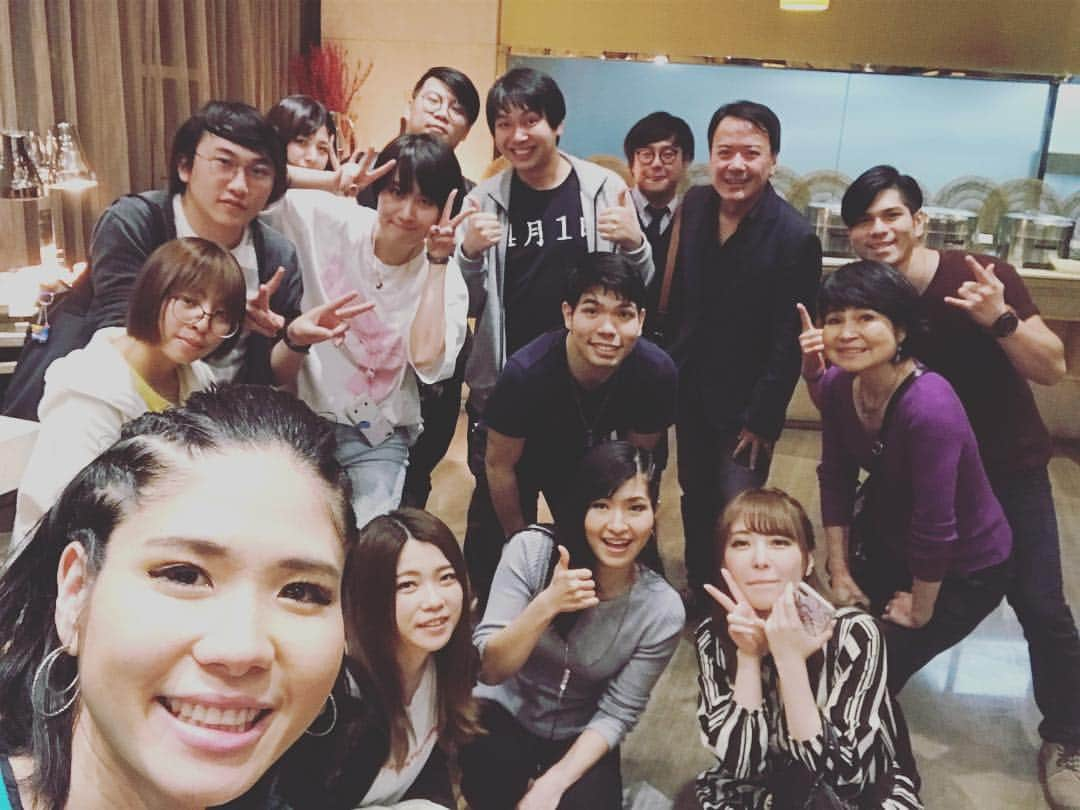 黒崎真音さんのインスタグラム写真 - (黒崎真音Instagram)「打ち上げにて イベントスタッフのみなさん AKINO with bless 4のみなさん 宮崎歩さんと！  #中国 #暴走漫画 #アニソン #アニソンライブ #謎の変顔の黒崎 #anison #AKINOwithbless4 #AKINOちゃんと今度ご飯いく ！😋」4月2日 3時39分 - maonkurosaki922