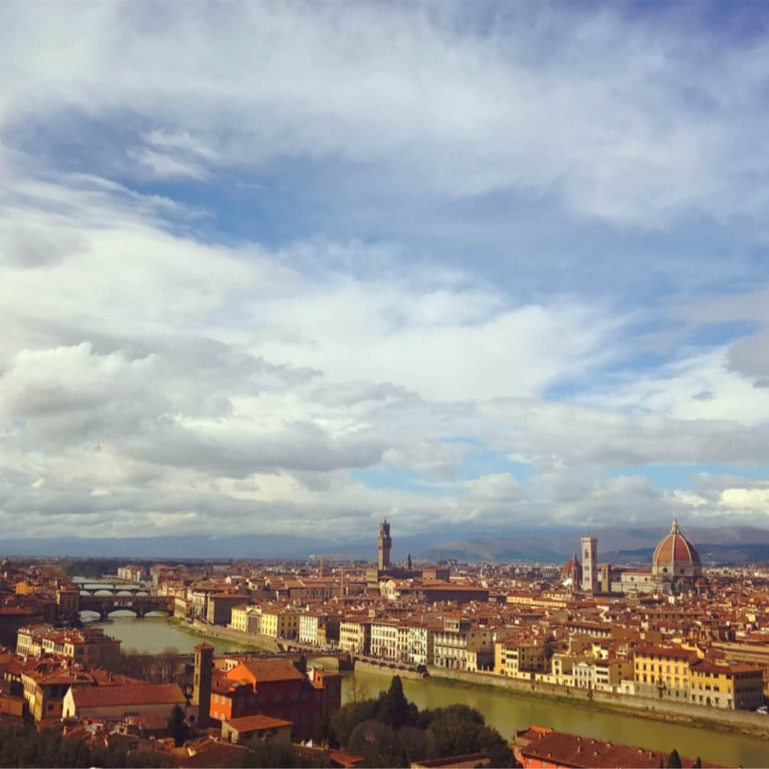 二見梓さんのインスタグラム写真 - (二見梓Instagram)「🌷🐣🐰💚 I love Firenze!! I'd love to go again‼︎ #italy#firenze#pisa#人生初ひとり旅#イースター旅#activerest#最高」4月2日 5時24分 - a.z.u.0.5.1.5