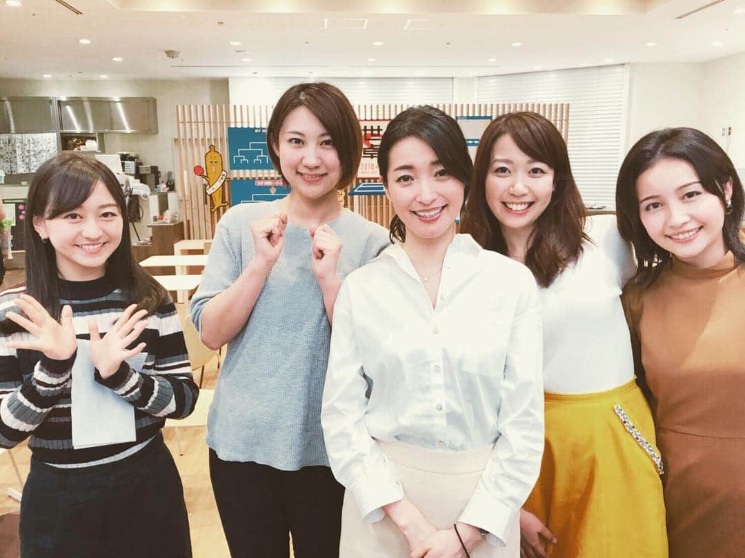 須黒清華のインスタグラム：「今日から新年度が始まりましたねー🌸 本日より、月曜日と木曜日にWBSのフィールドキャスターを務めさせて頂くことになりました‼︎ WBSはトレたまキャスター以来なので、8年ぶりです‼︎ 不安だらけですが、日々精進していきます(^^) 女性陣はこのメンバーで🎶 ドキドキの初回、頑張りますー‼︎ 今日から新生活をスタートさせる皆さん、一緒に頑張りましょう✨ #WBS #ワールドビジネスサテライト #月曜 #木曜 #担当です #大江麻理子さん #相内優香 #北村まあさ #片渕茜 #の、距離感（笑）」