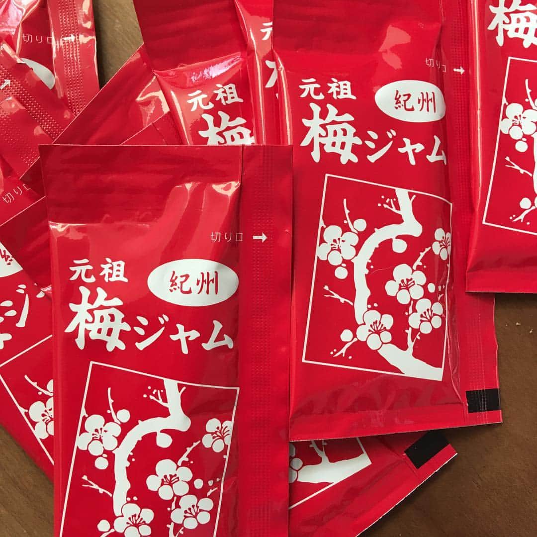 のインスタグラム：「谷中で購入した#梅ジャム 先日廃業された工場ではなく、別の工場がつくっていたらしく、卸問屋さんに入ったものを入荷したと聞きました。#日暮里#谷中#下町#新プロジェクト #買い占めじゃないよ」