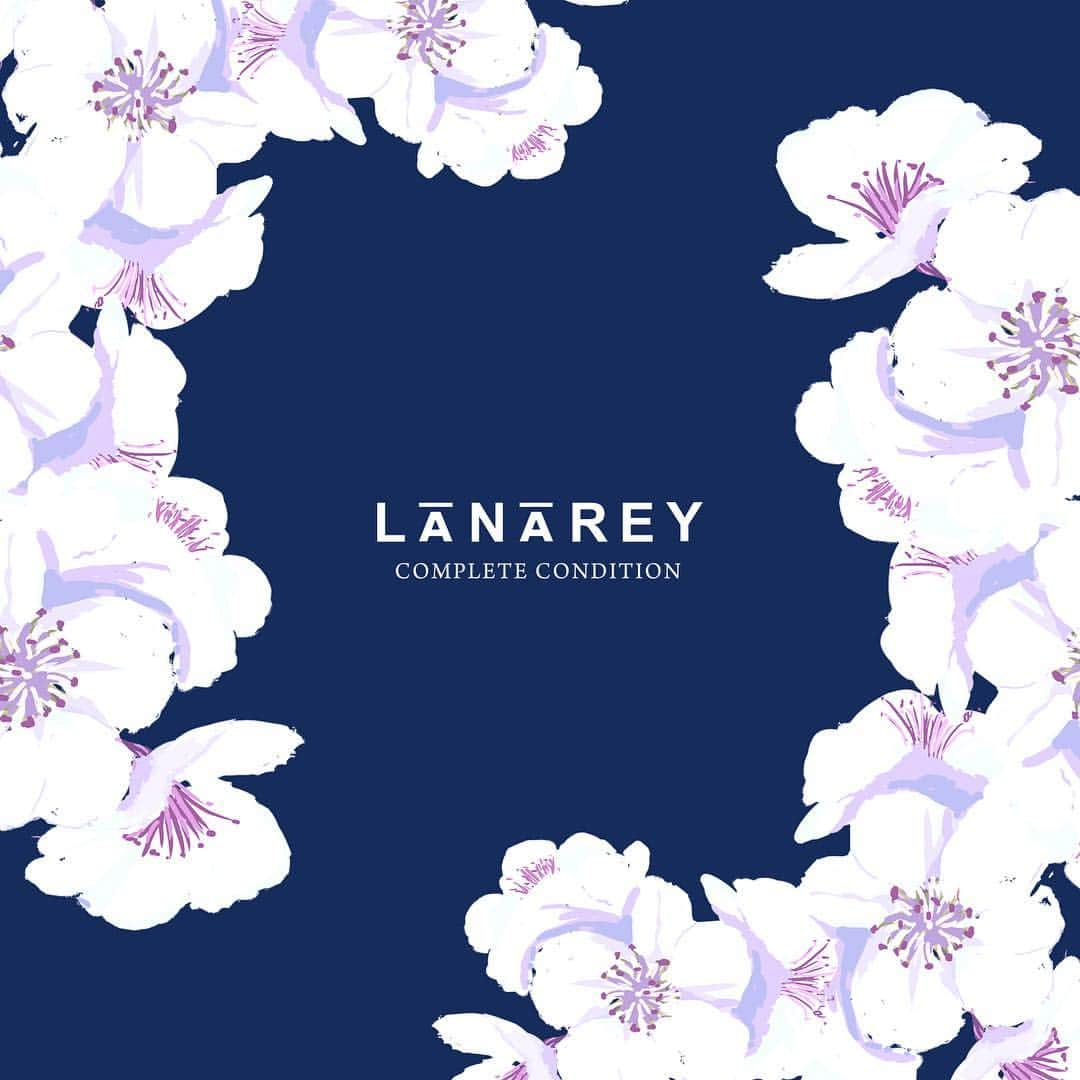 LANAREY PRISM MAKEUP _official のインスタグラム：「Spring is here💎🌸 「崩せない人」の為のメイクアイテムで新生活を応援します📣 #lanarey #ラナレイ #メイク #メイクアップ #make #makeup #cosmetics #コスメティクス」