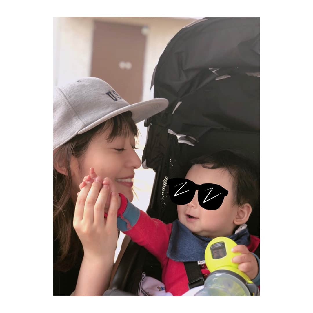 吉田明世さんのインスタグラム写真 - (吉田明世Instagram)「今日は 姉と甥っ子くんとお散歩へ☻ 桜はずいぶん散ってしまったけど 風が吹いた時の桜吹雪がとっても綺麗でした🌸 暖かくなって道に咲くお花に気分もワクワク。 #たまむすび #赤江さんの声を聞いてホッとする平日午後 #赤江さん竹山さんの優しさ溢れるオープニングトークに感謝です #陣痛はマヨネーズ #勉強になります #そしてそして #新社会人新入生のみなさん #おめでとうございます #毎日充実した新生活となりますように #TBSの入社式の日に #大事な書類を全て赤坂駅のトイレに忘れた #あの日から7年 #早いです #ちなみに書類は見つかりました」4月2日 16時07分 - akiyo0414