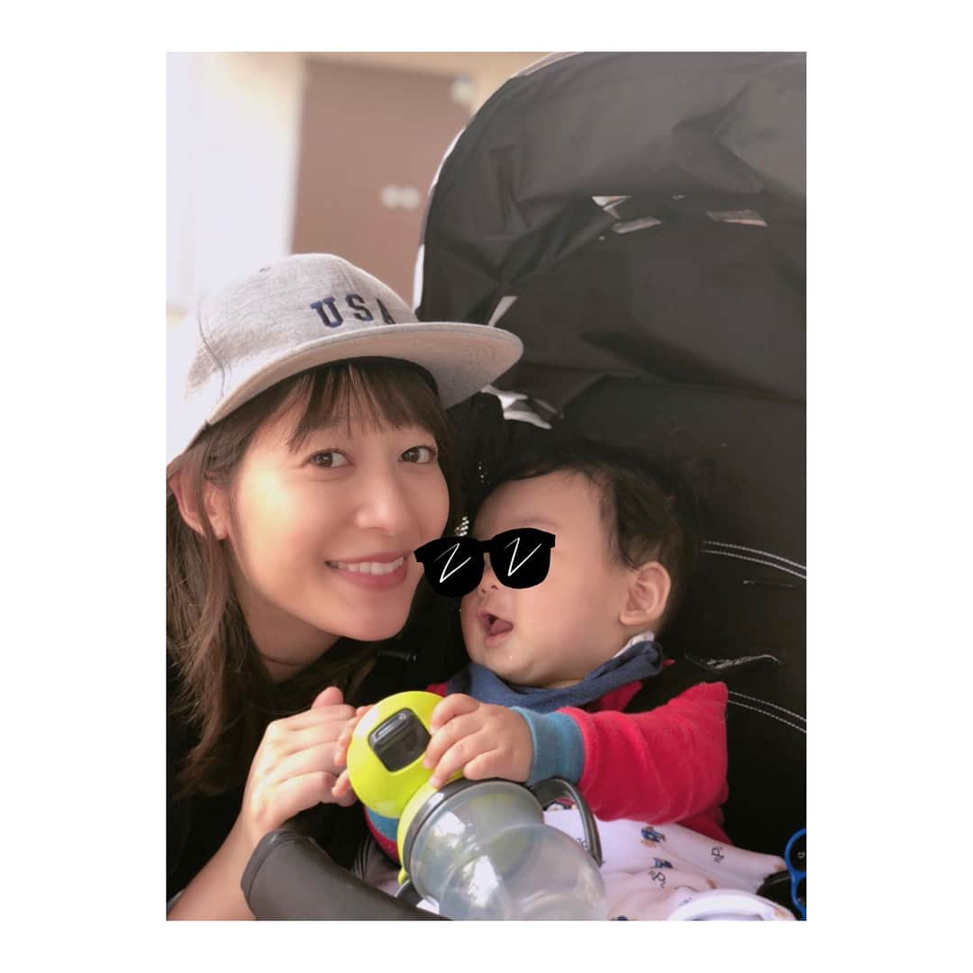 吉田明世さんのインスタグラム写真 - (吉田明世Instagram)「今日は 姉と甥っ子くんとお散歩へ☻ 桜はずいぶん散ってしまったけど 風が吹いた時の桜吹雪がとっても綺麗でした🌸 暖かくなって道に咲くお花に気分もワクワク。 #たまむすび #赤江さんの声を聞いてホッとする平日午後 #赤江さん竹山さんの優しさ溢れるオープニングトークに感謝です #陣痛はマヨネーズ #勉強になります #そしてそして #新社会人新入生のみなさん #おめでとうございます #毎日充実した新生活となりますように #TBSの入社式の日に #大事な書類を全て赤坂駅のトイレに忘れた #あの日から7年 #早いです #ちなみに書類は見つかりました」4月2日 16時07分 - akiyo0414