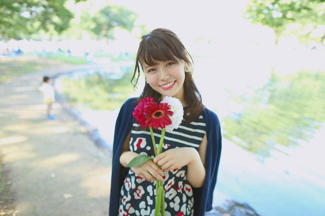 のインスタグラム：「・ もうあっという間に4月ですね😳 今日入学式や入社式だった方も多かったんじゃないでしょうか🤔 おめでとうございます🌸💕 ・ わたしも今年度で大学4年生になり、大学生活も残すところあと1年です😭 1日1日を大切に、思いっきり楽しんで、思いっきり頑張って行こうと思います！！🙇‍♀️❤️ 皆さんにとってもステキな1年になりますように😌✨」
