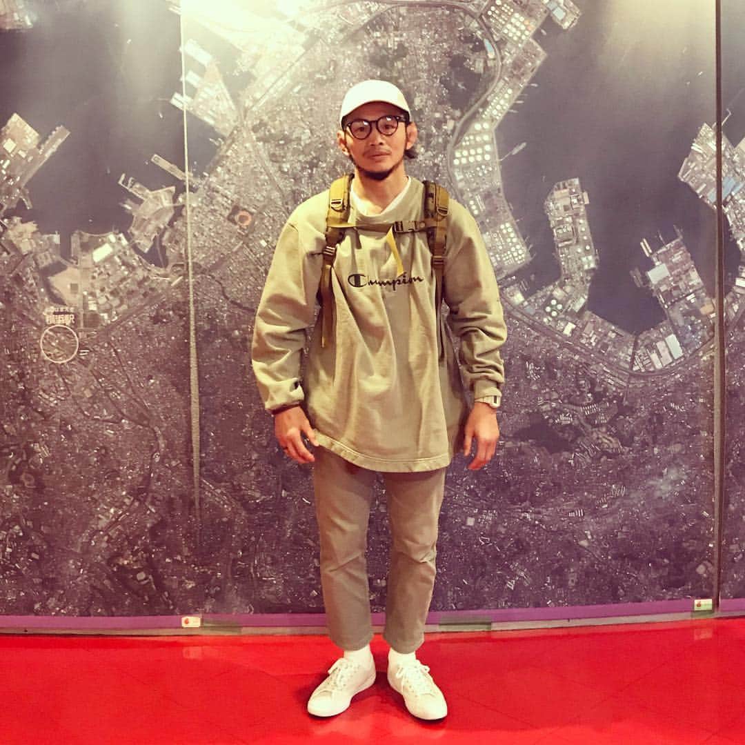 のインスタグラム：「#宇野薫のテーマがありすぎコーディネート  #古着 #古着コーデ #だから古着はやめられない #ただの古着好きです #levis5200 #90sfashion  #oldchampion #newerajapan #チャンピオントレーナー #グレゴリー #グレゴリーリュック #ジャックパーセル #Gショック #gshock」