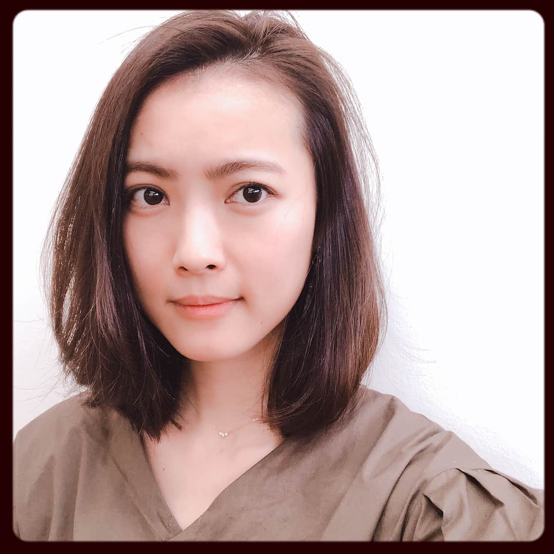 のインスタグラム：「マッキー @mackydesu のサロンでメンテナンス✂︎ . 切ったばっかりだけど、後ろが少し長い感じがしてたのでサイドと同じくらいに揃えてもらいました！ 眉も染めたよ✌︎ #アトリエマキタ #ヘアサロン #いつもありがとう #ateliermakita #hairsalon #gotmyhaircut #me」