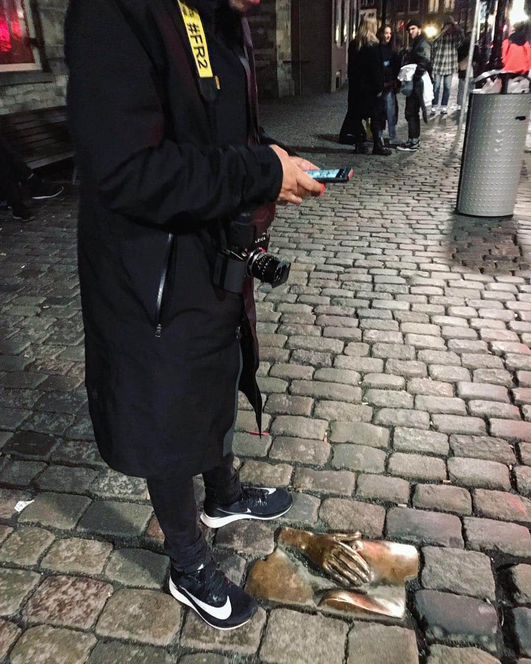 石川涼のインスタグラム：「アムステルダム最終日。今日も美術館周りをして撮影をします。アムスのパートナーが優しすぎて泣けてくる。  #Amsterdam#osbbat」