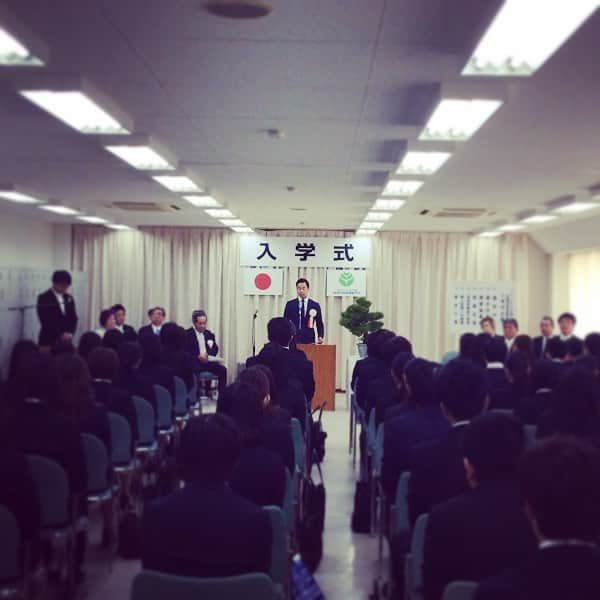 山本左近さんのインスタグラム写真 - (山本左近Instagram)「学校法人さわらび学園 中部福祉保育医療専門学校の入学式🌸 今年は総勢61名の新入生を迎えることができました。昨年度より多くの生徒さんたちが入ってくれました。  学生一人ひとりが夢を叶え、自己実現できるように、私たちもドンドンと学校改革をしていきます！  #学校法人 #さわらびグループ #さわらび学園 #中部福祉保育医療専門学校 #改革 #新入生 #お祝いの言葉」4月2日 20時51分 - sakon_yamamoto