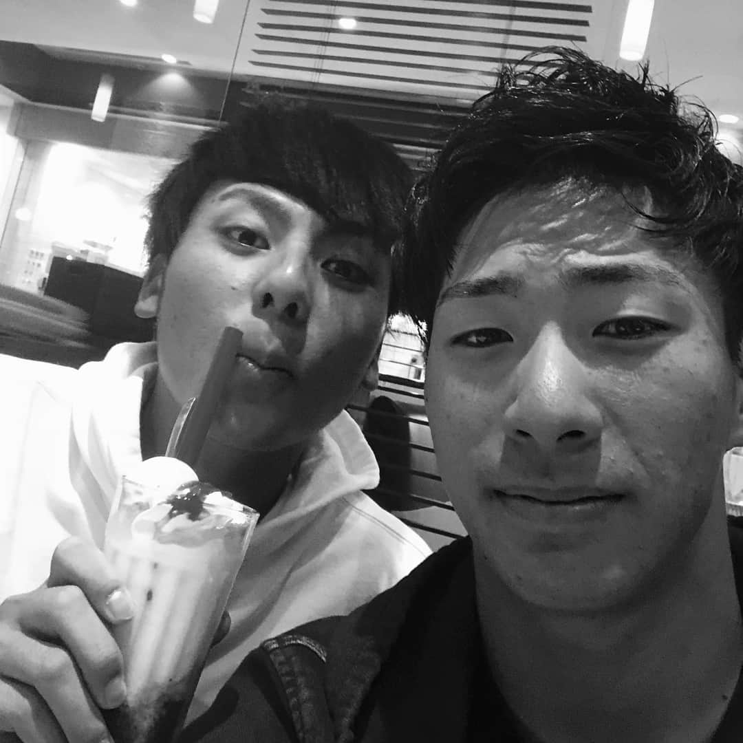 のインスタグラム：「田中さんが仙台に帰ってきたので3人でご飯食べてきました🍴 おいしかった😋  #仲良し #25.57.66 #明日からまた頑張ろう」