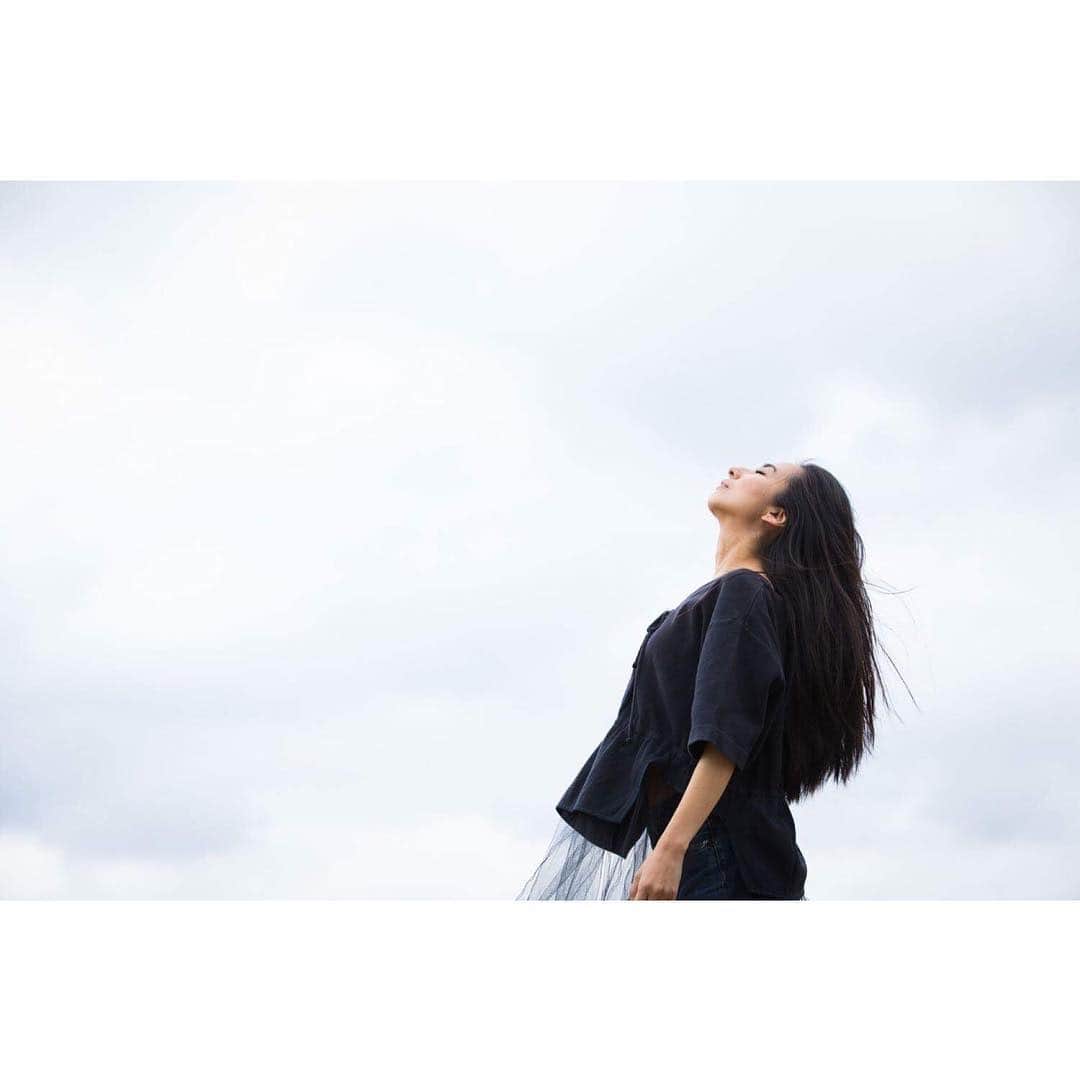 芥川舞子さんのインスタグラム写真 - (芥川舞子Instagram)「苦しみと、どう向き合うか。  写真：亀山ののこ」4月2日 22時46分 - maiko.akutagawa