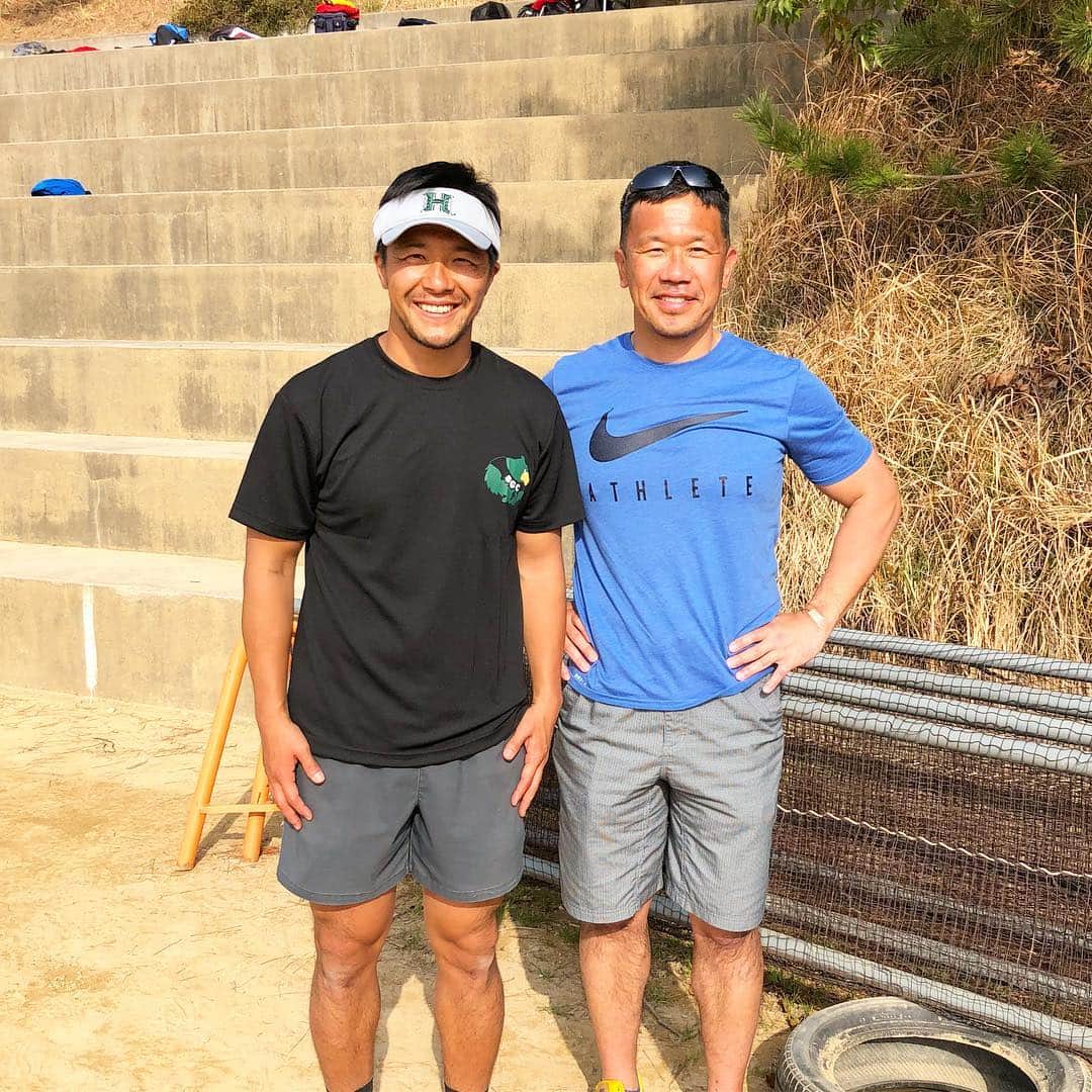 君島良夫のインスタグラム：「先日コーチングに行った星陵高校ラグビー部に、学生時代のFWコーチであり元神戸製鋼HOの弘津英司さんのお嬢さんが！弘津さんにも久し振りに会えて嬉しかった😊 #弘津英司 #同志社 #Doshisha」