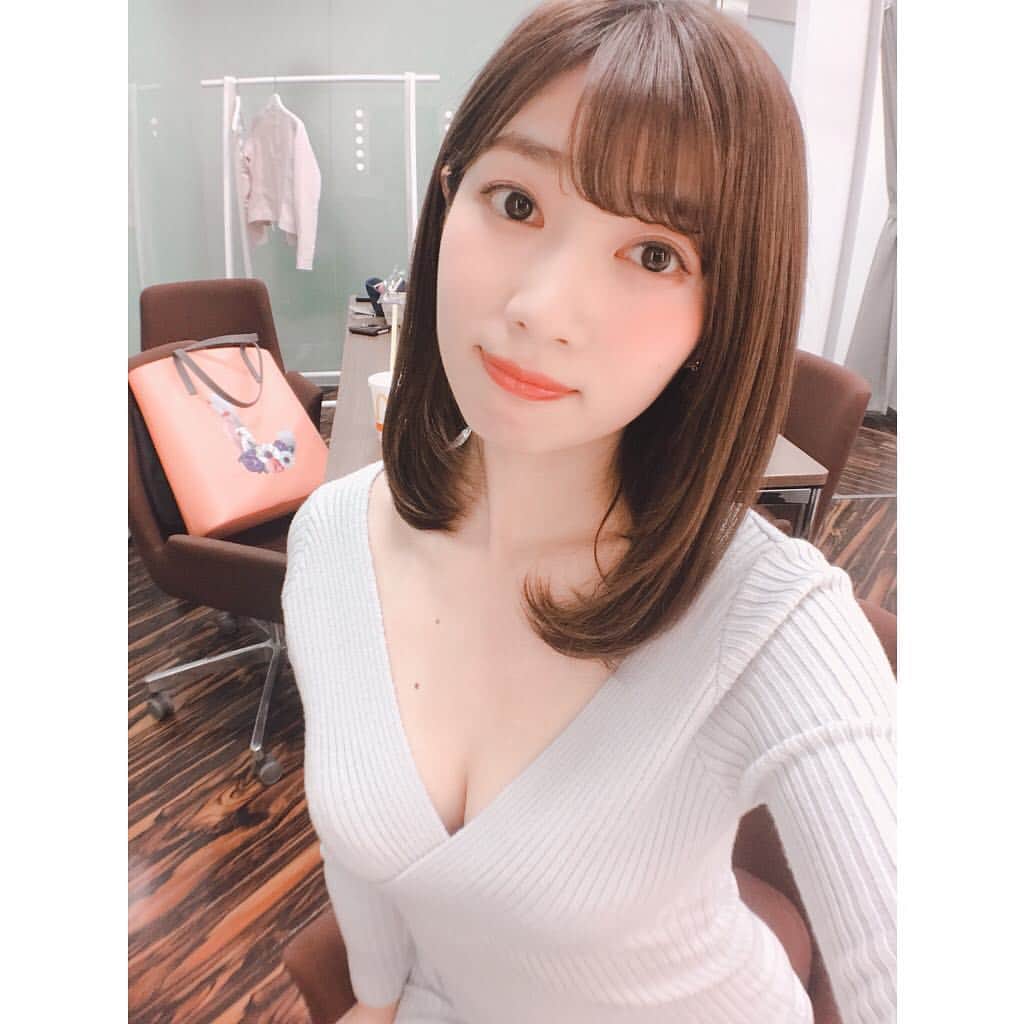 のインスタグラム：「この後 ＊25:00〜27:00＊ Abema TV 「スピードワゴンのTHE NIGHT」 に出演します(*´꒳`*)♥️ 見てたくさんコメントしてね！  https://t.co/Gmf6v4afsq」
