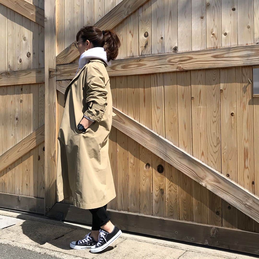 のインスタグラム：「☑︎コーディネート ✴︎ ✴︎ トレンチコート #gu パンツ #uniqlo  パーカー #starterblacklabel スニーカー #converse ✴︎ ✴︎ ✴︎ #cordinate#fashion#ootd#コーディネート#ファッション#スナップミー# #locari#ponte_fashion#kaumo_fashion#ロカリ#カジュアル#ユニクロ#ユニジョ#トレンチコート#ジユジョ #gumania #gu_for_all」