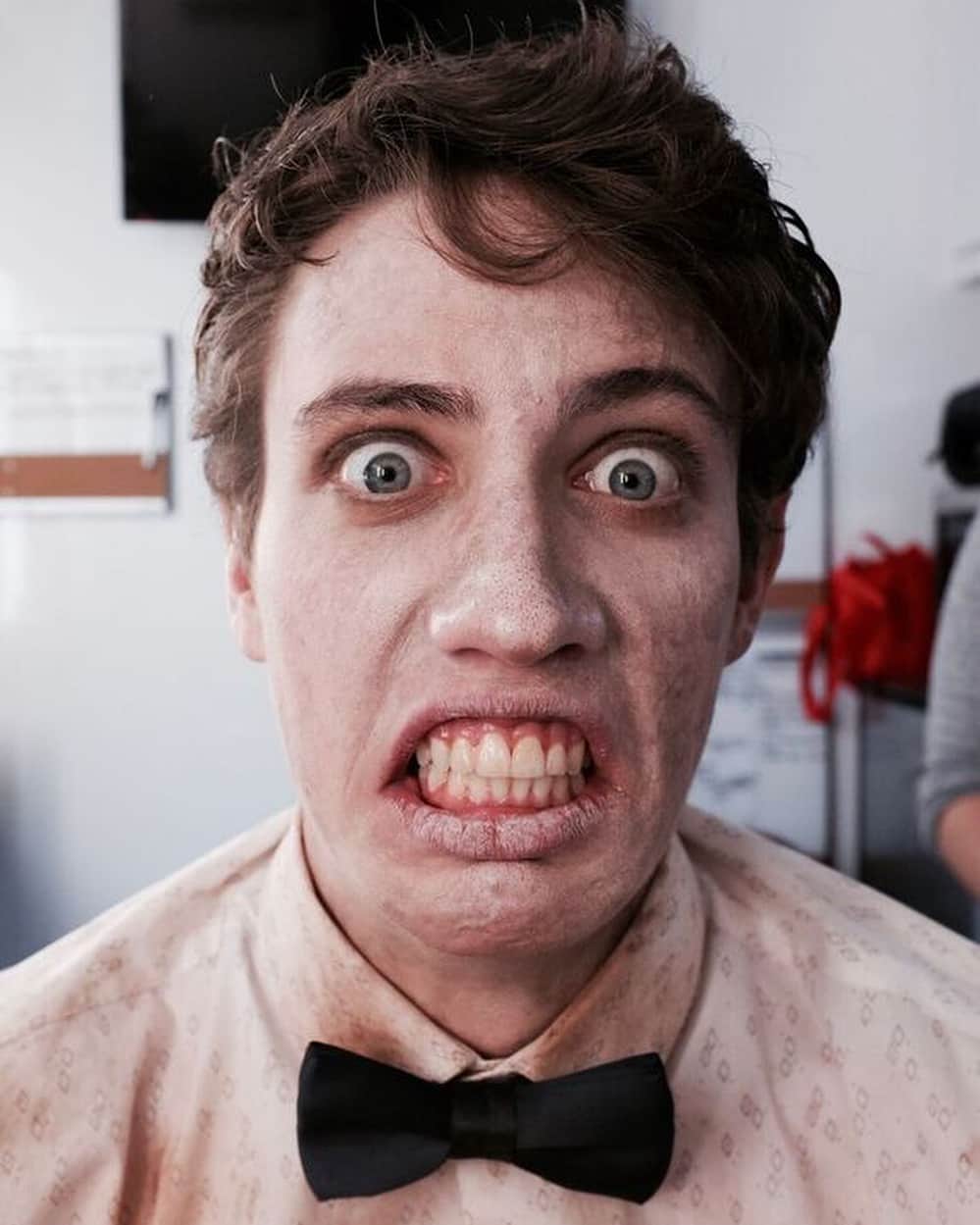ライアン・リーのインスタグラム：「Why am I dead, wearing a disguise and surrounded by dildos? Watch My Dead Ex now to find out 🤠 ! @hulu」