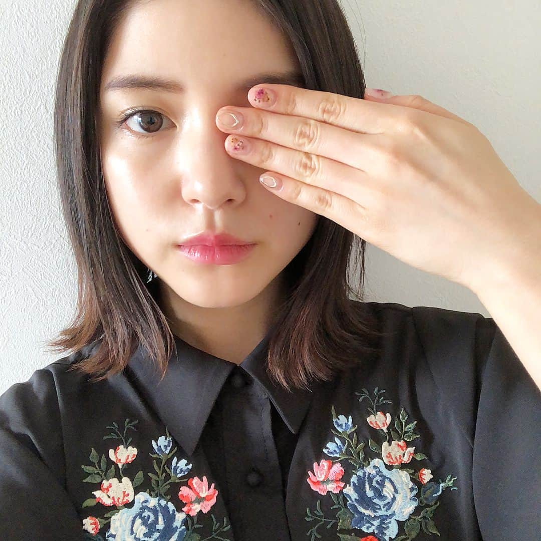 川島海荷さんのインスタグラム写真 - (川島海荷Instagram)「まーみさんのネイル、大好きです。春らしくピンク系でお花入り💐」4月3日 9時47分 - umika_kawashima
