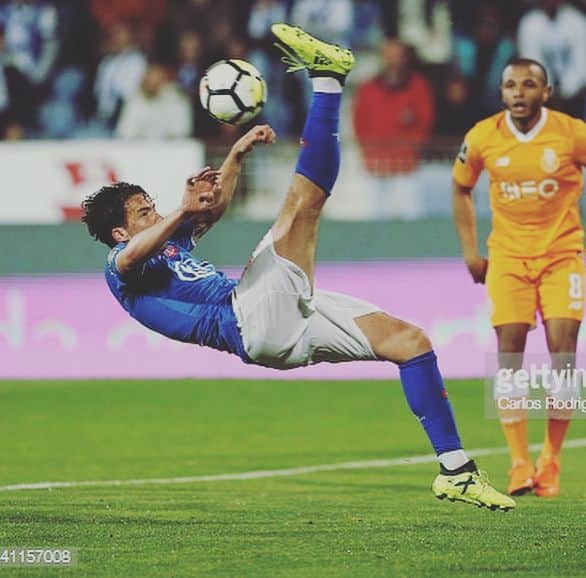 マルコ・バキッチのインスタグラム：「@belenensessad - Porto 2-0 ☝🏼🔹」