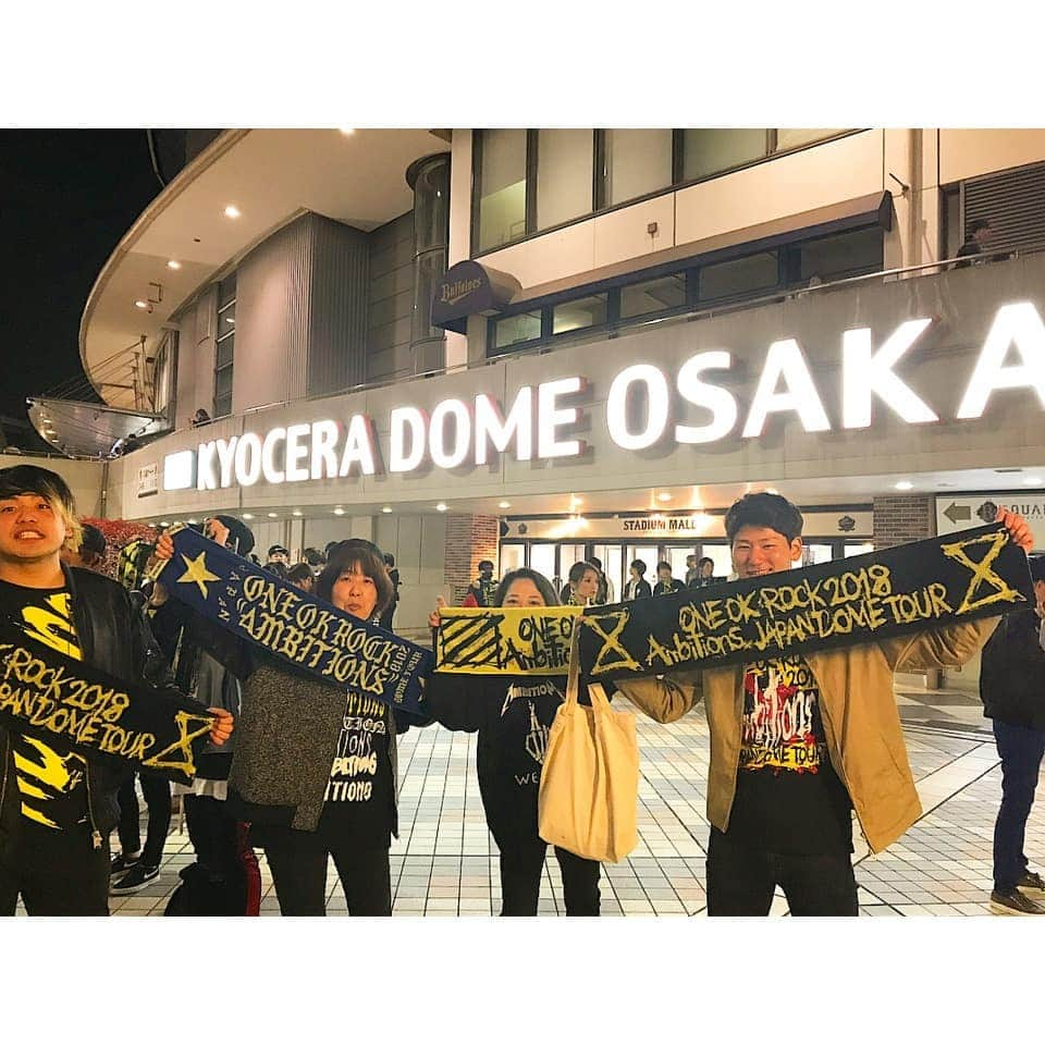 ONE OK ROCK WORLDさんのインスタグラム写真 - (ONE OK ROCK WORLDInstagram)「- ■ONE OK ROCK Ambitions JAPAN DOME TOUR 2018 3/31,4/1 京セラドーム大阪 March 31,April 1 Kyocera Dome Osaka - #Repost @souma_119 @6masagon9 @karen0815y  @kmhryk10969 @reia8486  @nns__130___  @show_daaa - Thank you for your sharing! 引き続きライブ会場、又はライブに関わる皆様の"ベストショット"を募集します！  会場での熱気、楽しさ、高揚感溢れるとっておきの1枚をハッシュタグと共に#oneokrockworld　もしくは　@oneokrockworld とタグ付けして是非投稿を！ - 個性的なショットをお待ちしてます!良かった投稿はこちらのアカウントで紹介させて頂きます。 - ※但し、ライブ会場内での撮影は禁止。顔出しNGの方は予め加工・編集を行ってから投稿願います。 - ■ONE OK ROCK AMBITIONS  JAPAN DOME TOUR 2018 - This time,we want you to post your"Best Photo" for us at this concert. Please post a photo which shows feverish excitement, craziness, and exhilarating feeling with #oneokrockworld or @oneokrockworld.  Photos will be selected and be introduced in this account. ＊Please be noted that no photos is allowed in the concert halls,and also edit your photos if you do not want to show your face. - #oneokrockofficial #ambitions #10969taka #toru_10969 #tomo_10969 #ryota_0809 #fueledbyramen#ambitionsjapandometour2018」4月3日 13時05分 - oneokrockworld