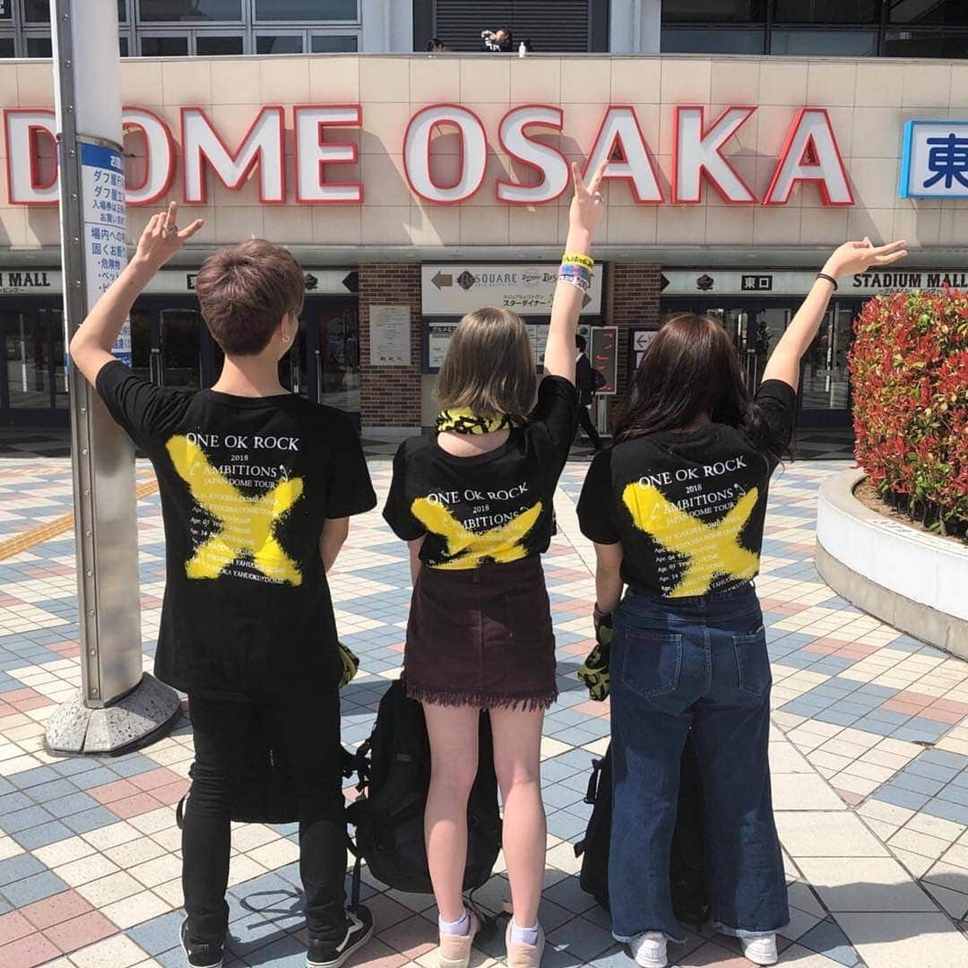 ONE OK ROCK WORLDさんのインスタグラム写真 - (ONE OK ROCK WORLDInstagram)「- ■ONE OK ROCK Ambitions JAPAN DOME TOUR 2018 3/31,4/1 京セラドーム大阪 March 31,April 1 Kyocera Dome Osaka - #Repost @souma_119 @6masagon9 @karen0815y  @kmhryk10969 @reia8486  @nns__130___  @show_daaa - Thank you for your sharing! 引き続きライブ会場、又はライブに関わる皆様の"ベストショット"を募集します！  会場での熱気、楽しさ、高揚感溢れるとっておきの1枚をハッシュタグと共に#oneokrockworld　もしくは　@oneokrockworld とタグ付けして是非投稿を！ - 個性的なショットをお待ちしてます!良かった投稿はこちらのアカウントで紹介させて頂きます。 - ※但し、ライブ会場内での撮影は禁止。顔出しNGの方は予め加工・編集を行ってから投稿願います。 - ■ONE OK ROCK AMBITIONS  JAPAN DOME TOUR 2018 - This time,we want you to post your"Best Photo" for us at this concert. Please post a photo which shows feverish excitement, craziness, and exhilarating feeling with #oneokrockworld or @oneokrockworld.  Photos will be selected and be introduced in this account. ＊Please be noted that no photos is allowed in the concert halls,and also edit your photos if you do not want to show your face. - #oneokrockofficial #ambitions #10969taka #toru_10969 #tomo_10969 #ryota_0809 #fueledbyramen#ambitionsjapandometour2018」4月3日 13時05分 - oneokrockworld