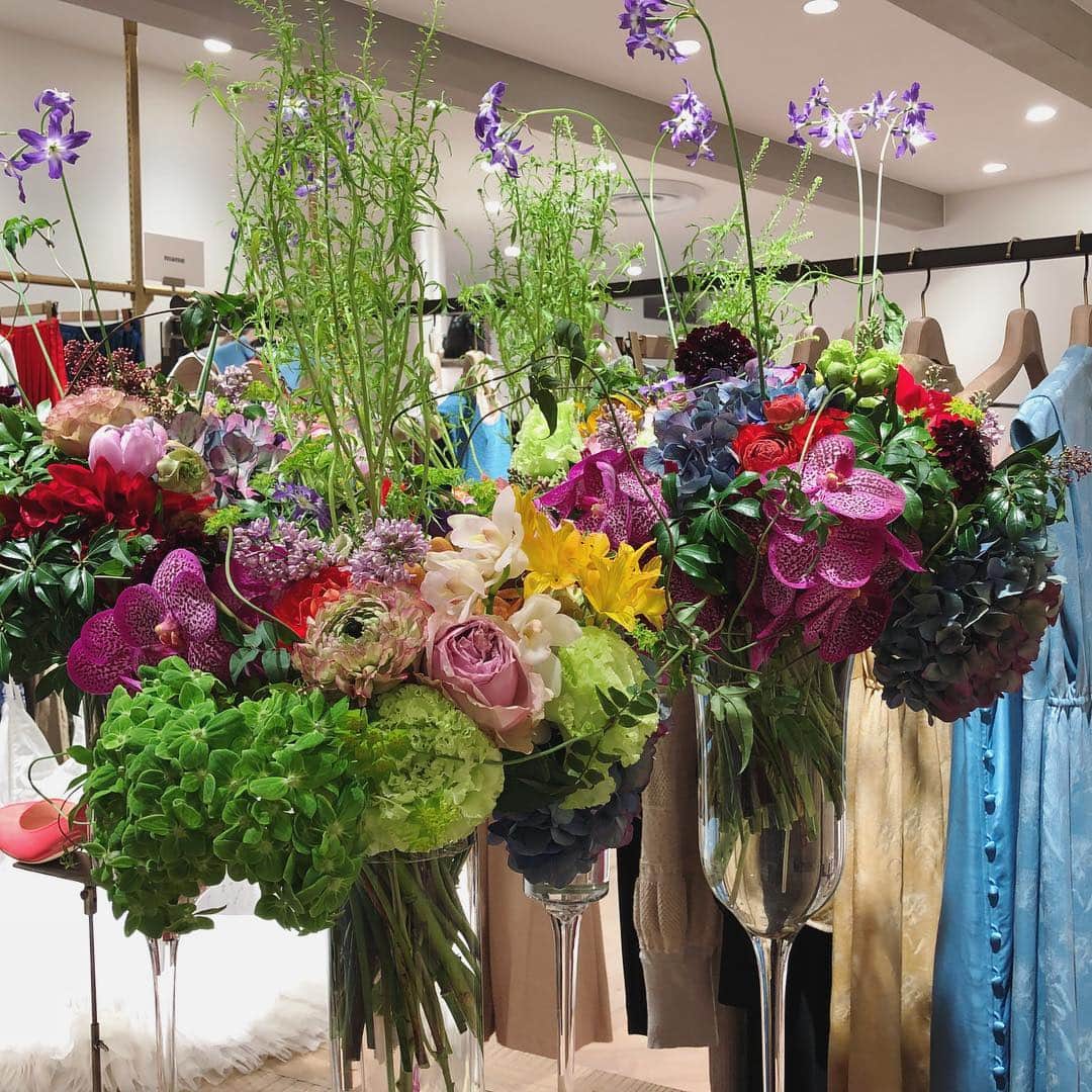 アナトリエさんのインスタグラム写真 - (アナトリエInstagram)「anatelier atre Ebisu ． #anatelier #anatelierofficial #display #flower #恵比寿アトレ」4月3日 18時39分 - anatelier_official