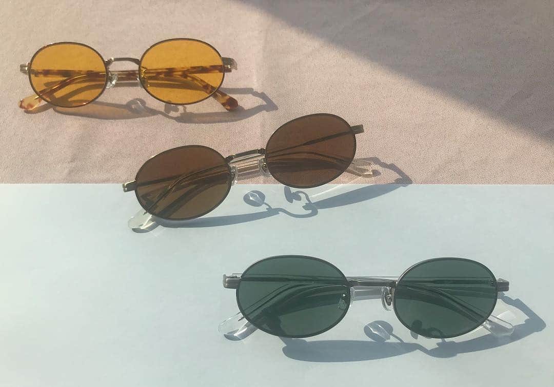 Zoff Officialのインスタグラム：「日差しが強くなってきました🌞 UV99.9 %カットレンズで快適に😎😎 上から ZP182G13_49E2 ZP182G13_57F1 ZP182G13_16E1 ¥5,500 税別 #zoff #sunglass #sunglasses#ootd #fashion #lens #メガネ#eyewear #eyeweardesign」
