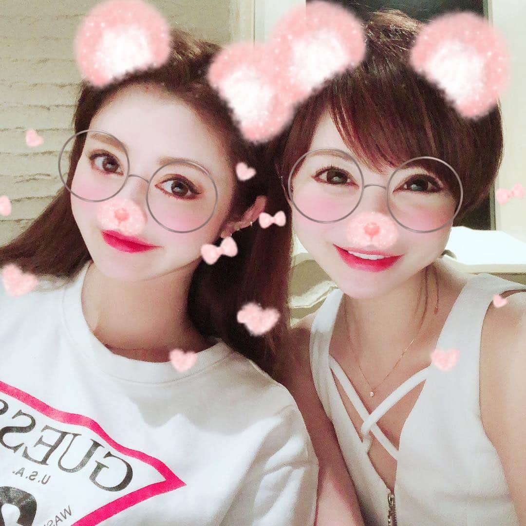 里美ゆりあのインスタグラム：「仲良しとご飯❤ #豊島はるか#里美ゆりあ#dinner#friend#bbf」