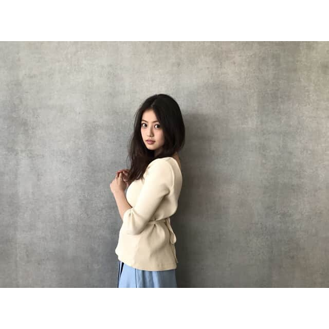 今田美桜さんのインスタグラム写真 - (今田美桜Instagram)「🌱 お背中がかわいかったです。 今月号のwithぜひ。 #with」4月3日 22時38分 - imada_mio