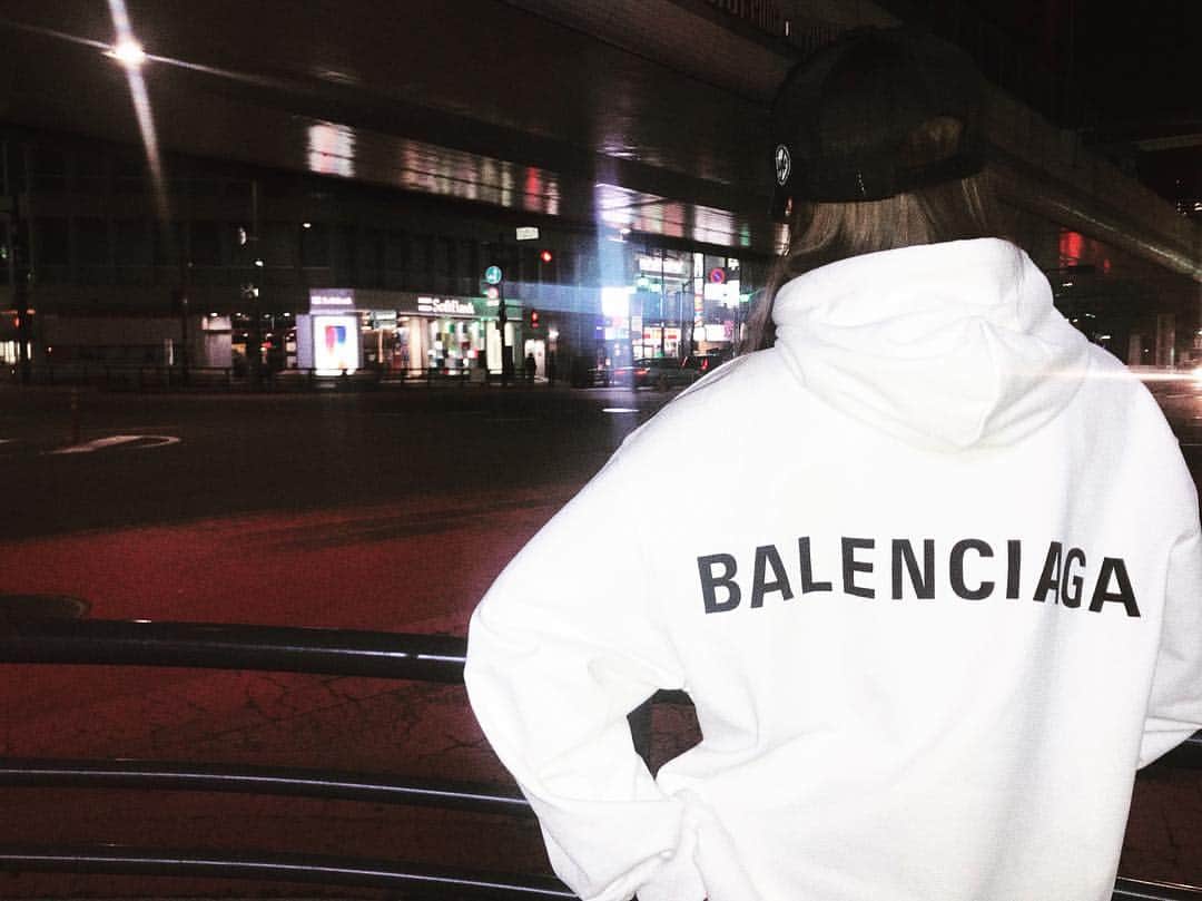 志田友美（ゆうみん）のインスタグラム：「ㅤㅤㅤㅤㅤㅤㅤㅤㅤㅤㅤㅤㅤ . ㅤㅤㅤㅤㅤㅤㅤㅤㅤㅤ ____BALENCIAGA🦋____ ㅤㅤㅤㅤㅤㅤㅤㅤㅤㅤㅤㅤㅤ . #balenciaga #parker #roppongi」