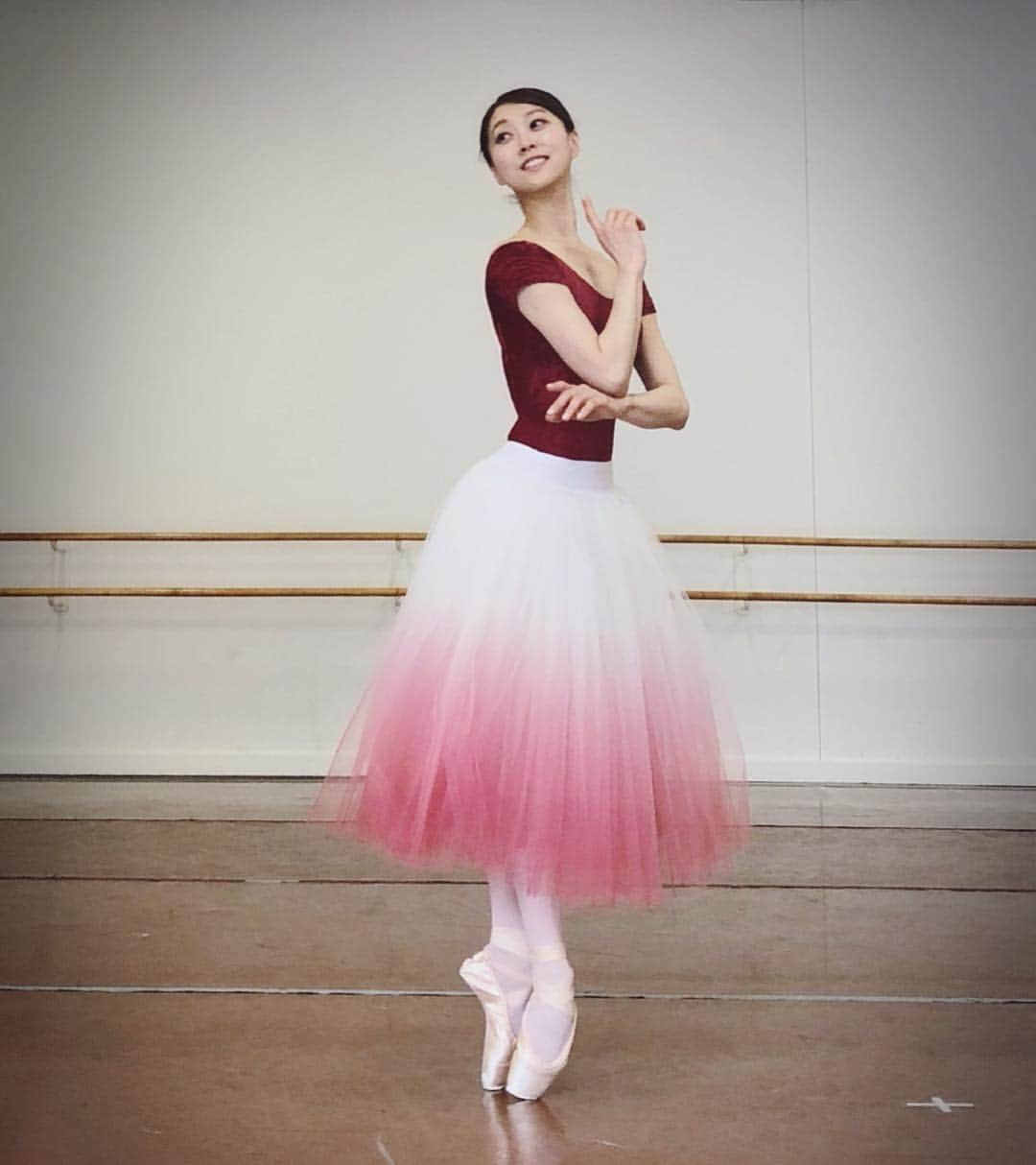 のインスタグラム：「Start working on La Sylphide again 🧚🏻‍♀️ 今日からラ シルフィードのリハーサルを再開🦋 #ballet #ballerina #ballerinalife #バレエ #バレリーナ #lasylphide #next #program #sylph #performingarts #leotard #pointeshoes @yumikoworld #tutu @nuikobo thank you 📷 @amaryianowski」