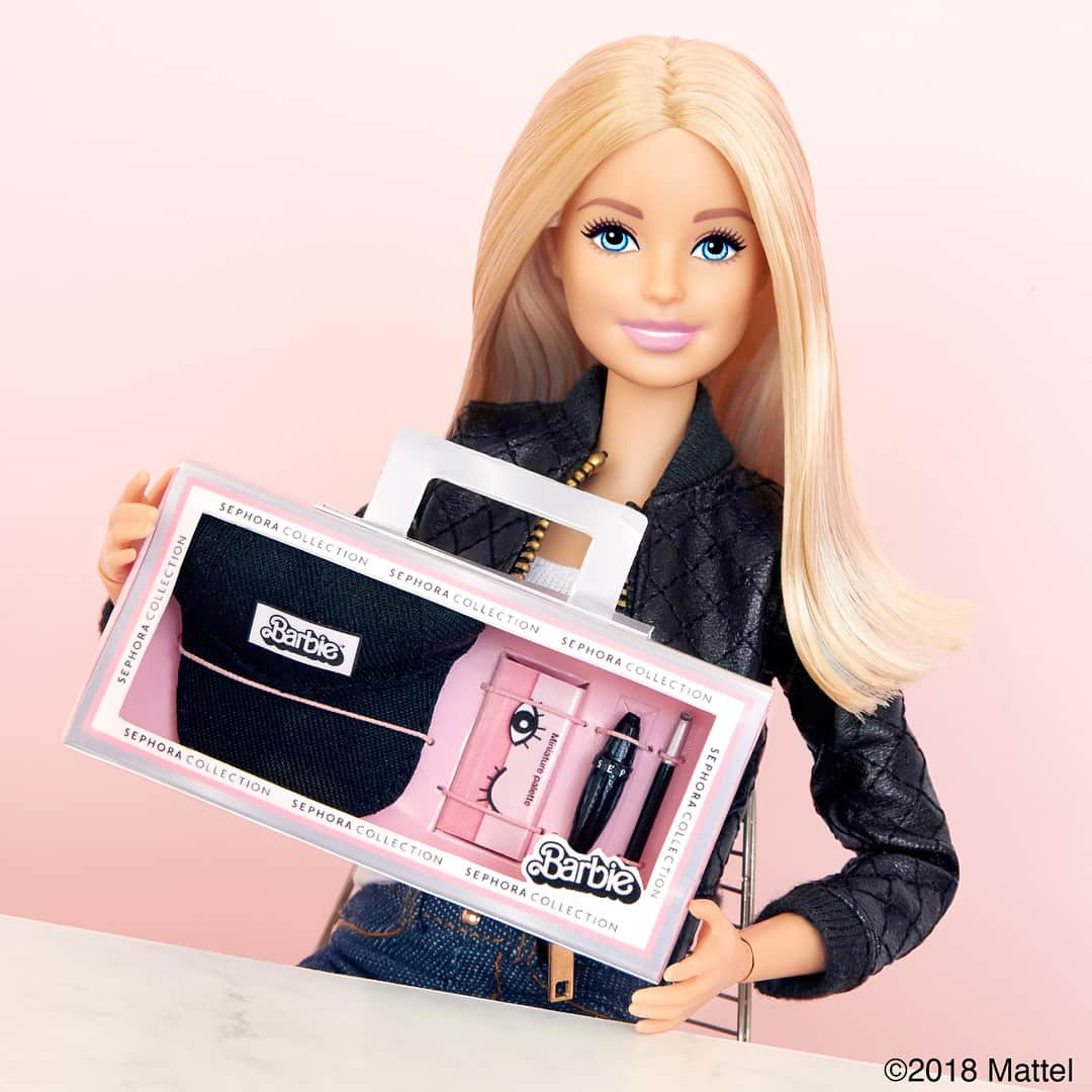 バービーさんのインスタグラム写真 - (バービーInstagram)「Just tuned into the limited edition #SephoraCollectionxBarbie Boom Box, and it’s music to my ears! Shop the makeup kit now on @SephoraCollection via link in my bio. 💖 #barbie #barbiestyle」4月4日 2時09分 - barbiestyle