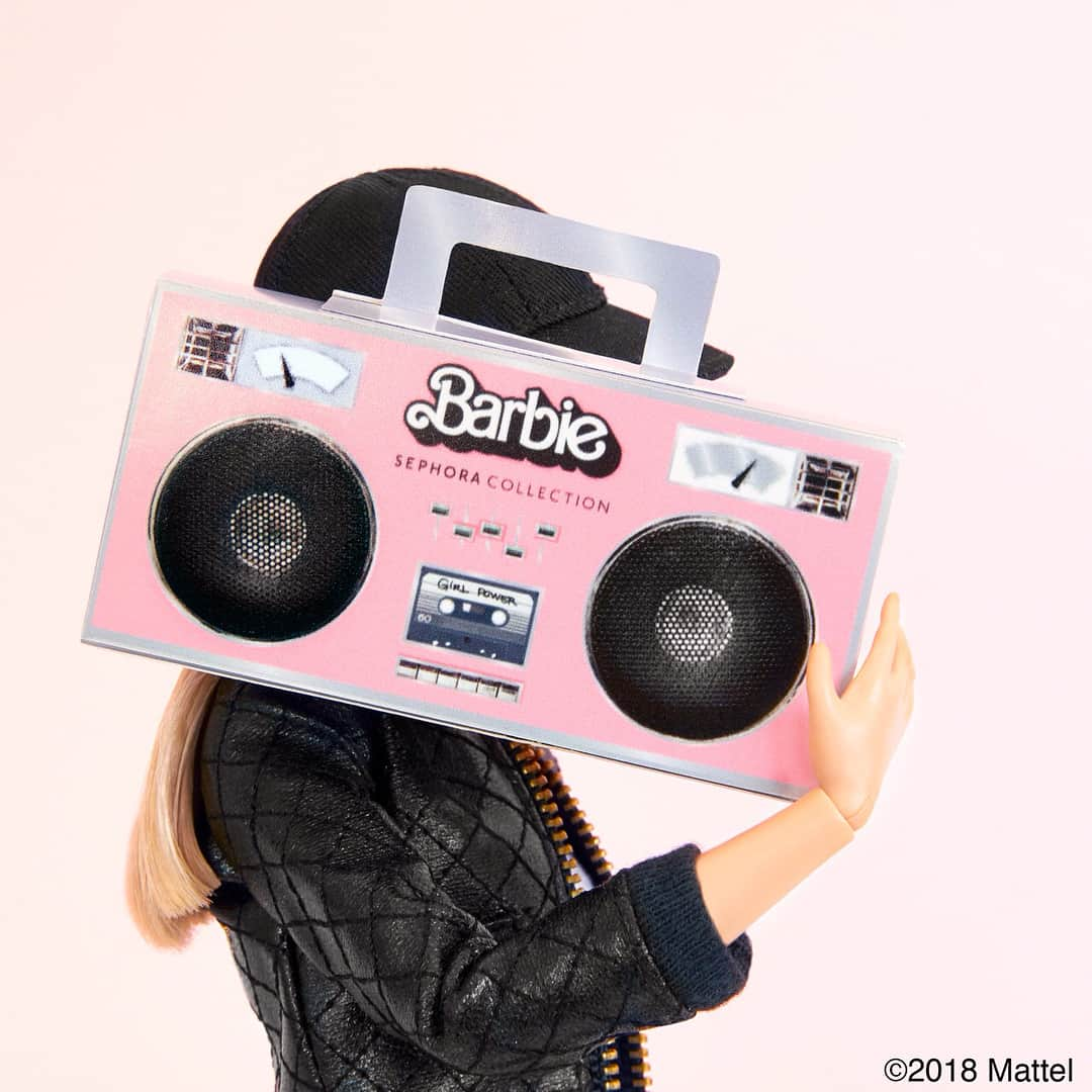 バービーさんのインスタグラム写真 - (バービーInstagram)「Just tuned into the limited edition #SephoraCollectionxBarbie Boom Box, and it’s music to my ears! Shop the makeup kit now on @SephoraCollection via link in my bio. 💖 #barbie #barbiestyle」4月4日 2時09分 - barbiestyle