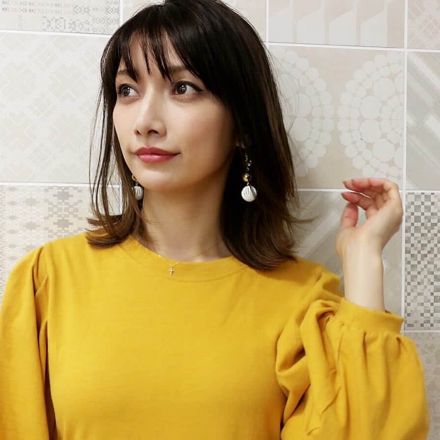 のインスタグラム：「素肌感のでるツヤメイクにピンクチークでヘルシーな春メイク💄  #メイク #春メイク #まきふく @_andco_official」