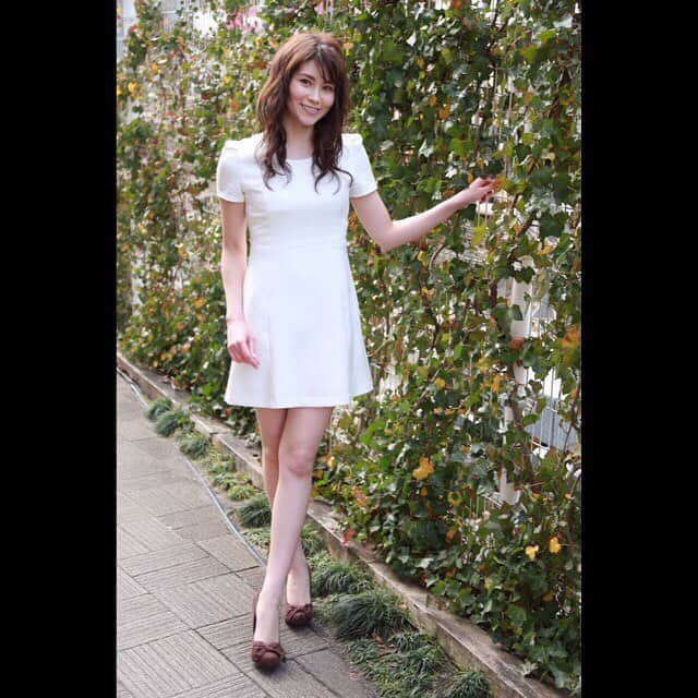 大塚莉奈のインスタグラム：「最近、暖かくなってきて、嬉しい(^_^) #春 #春服 #作品撮り #作品 #白ワンピ #spring #springfashion #shooting #white #instagood」
