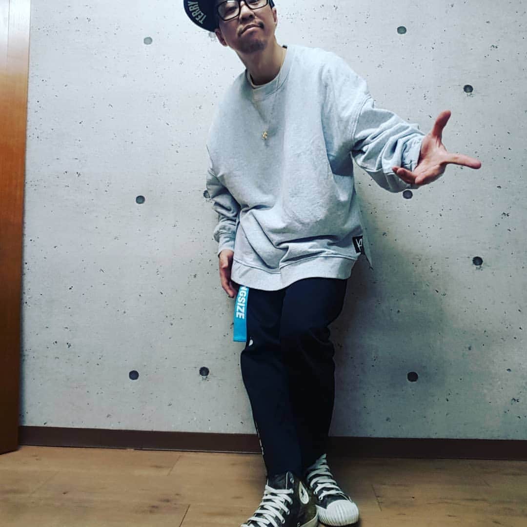 のインスタグラム：「今日のキングサイズマン！！ 暖かくなってクルースウェットがちょうど良い🎵  新しいネックレスが最近のお気に入りze  #kingsize #キングサイズ #kingsize_05」