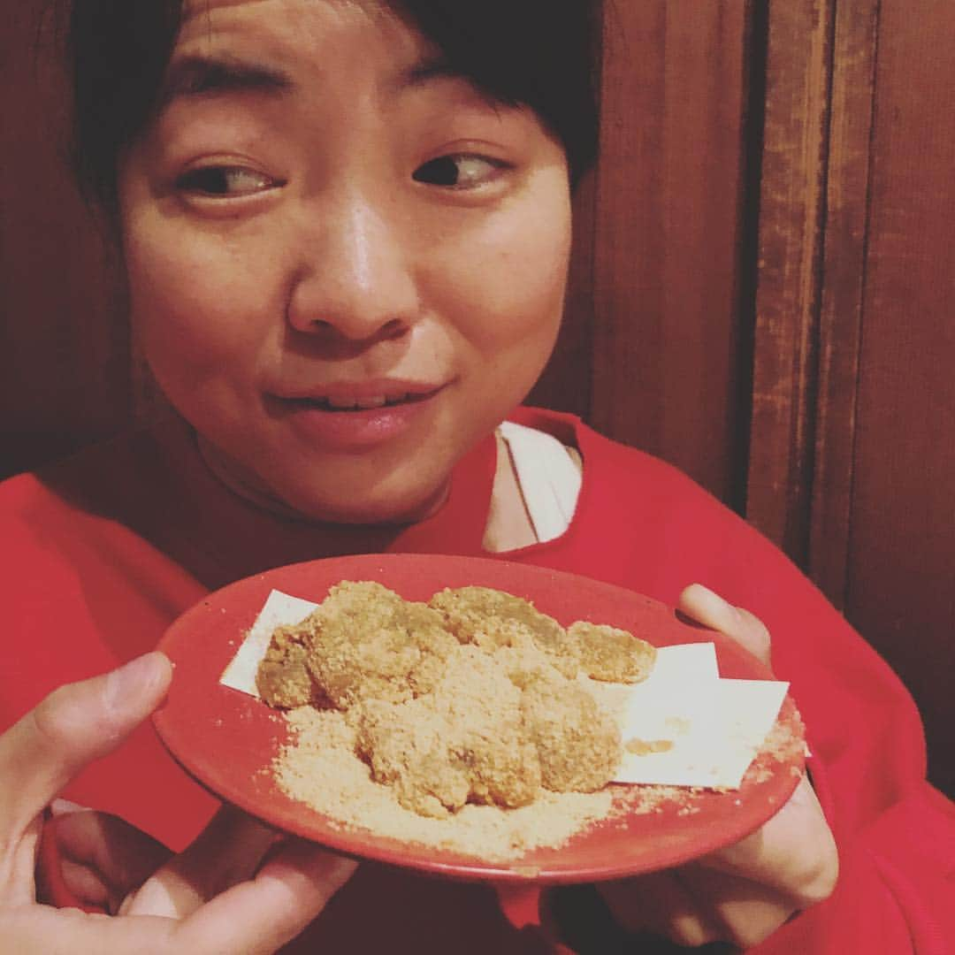 イモトアヤコさんのインスタグラム写真 - (イモトアヤコInstagram)「・ #tbsラジオイモトアヤコのすっぴんしゃん #水曜21:30にお引越し #今夜21:30〜です #ぜひ聴いてちょ #about花見&バービー #いつかのわらび餅とわたし」4月4日 18時08分 - imotodesse