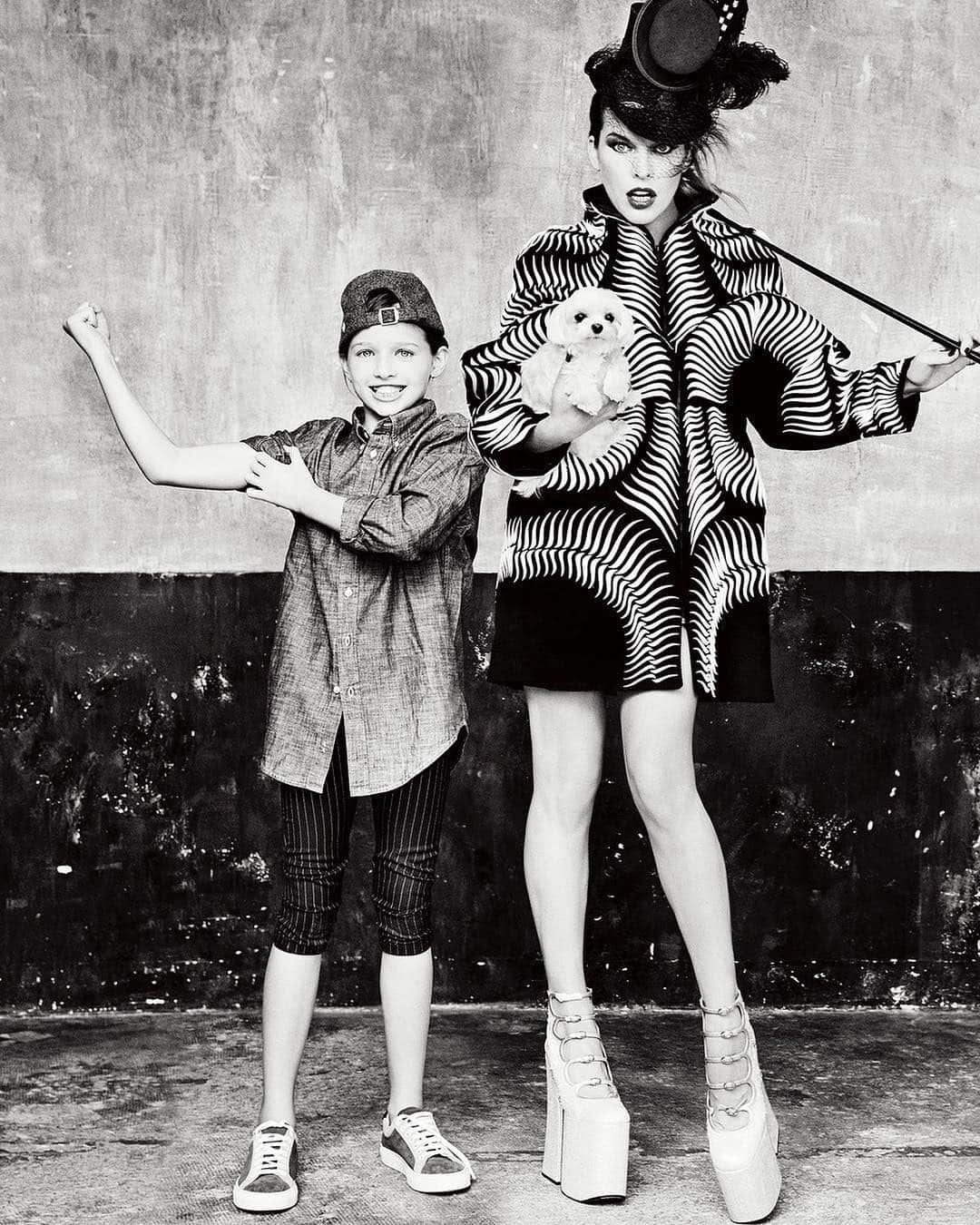 エレン・ヴォン・アンワースさんのインスタグラム写真 - (エレン・ヴォン・アンワースInstagram)「Roleplay ,eccentric mom, tomboy daughter @millajovovich #ever and #cheeky  #journalegoiste styling @catherinebaba」4月4日 20時26分 - ellenvonunwerth